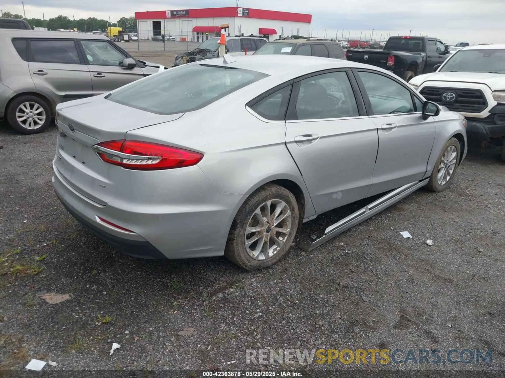 4 Photograph of a damaged car 3FA6P0H77KR136528 FORD FUSION 2019
