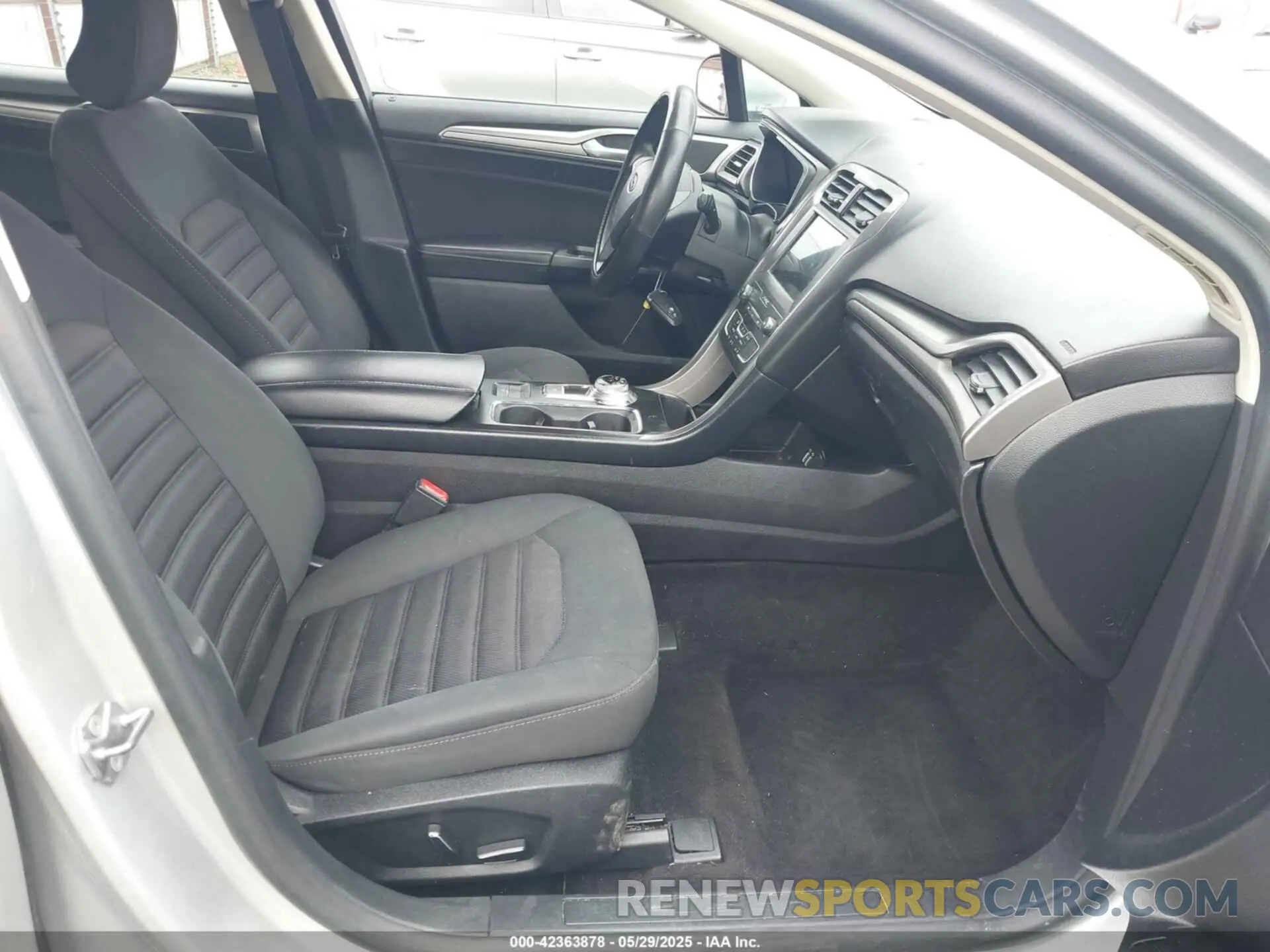 5 Photograph of a damaged car 3FA6P0H77KR136528 FORD FUSION 2019