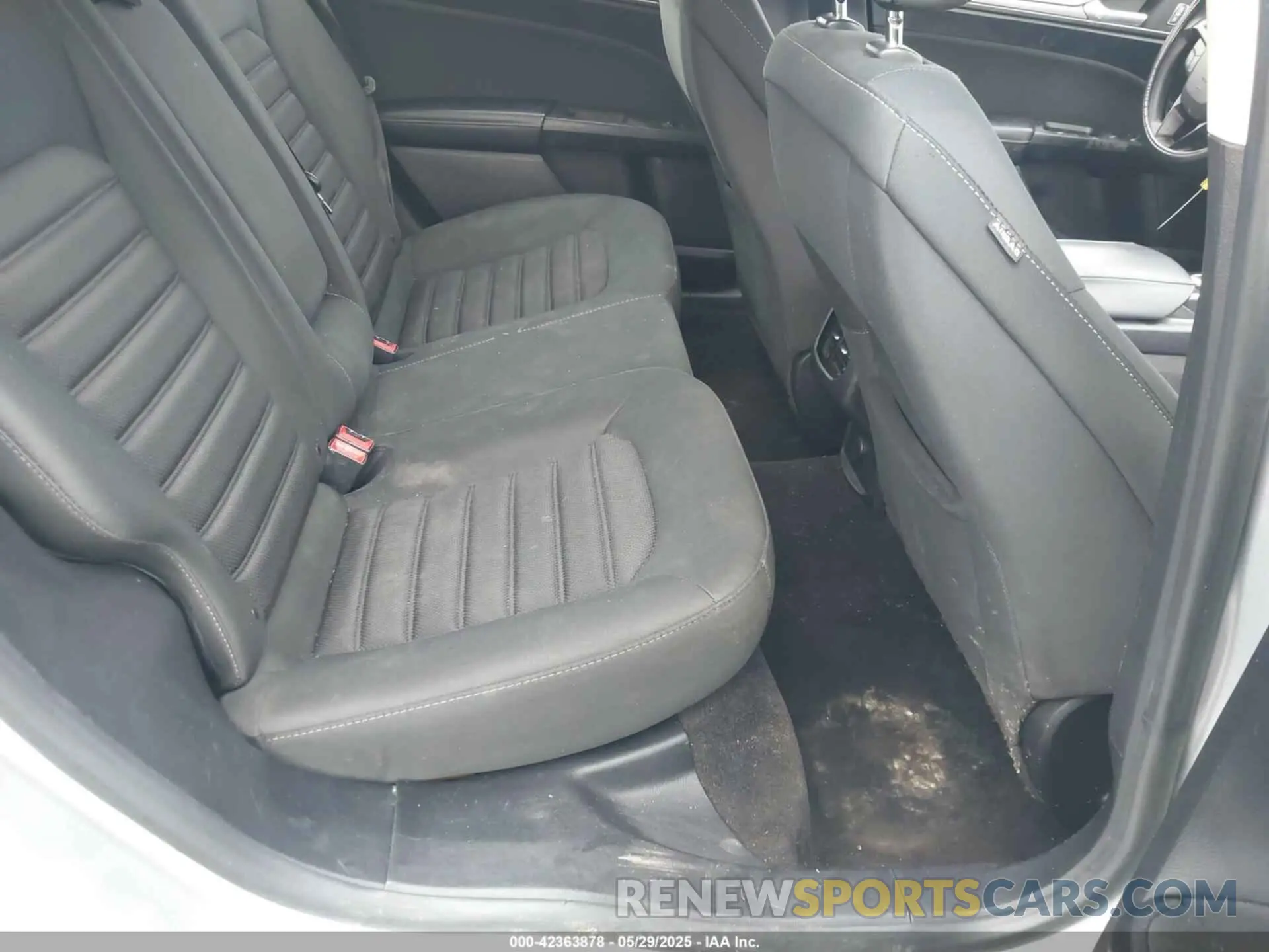 8 Photograph of a damaged car 3FA6P0H77KR136528 FORD FUSION 2019