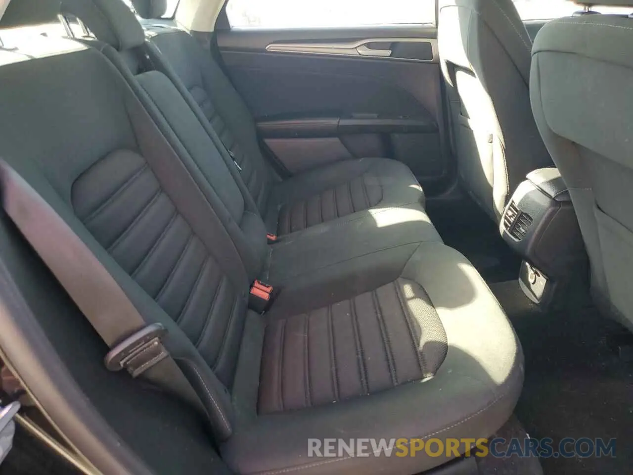 10 Photograph of a damaged car 3FA6P0H78KR209356 FORD FUSION 2019
