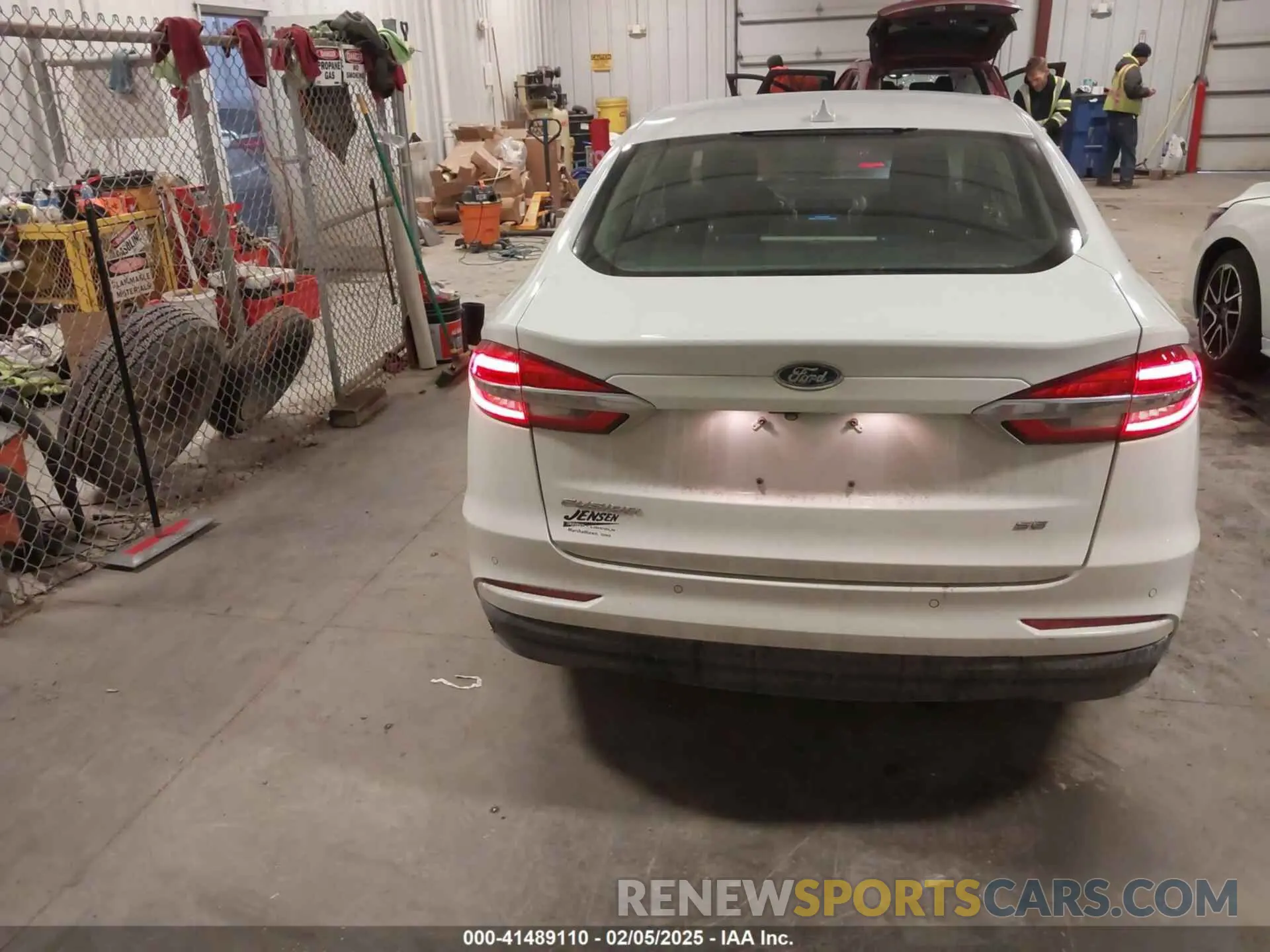 16 Photograph of a damaged car 3FA6P0H78KR210183 FORD FUSION 2019