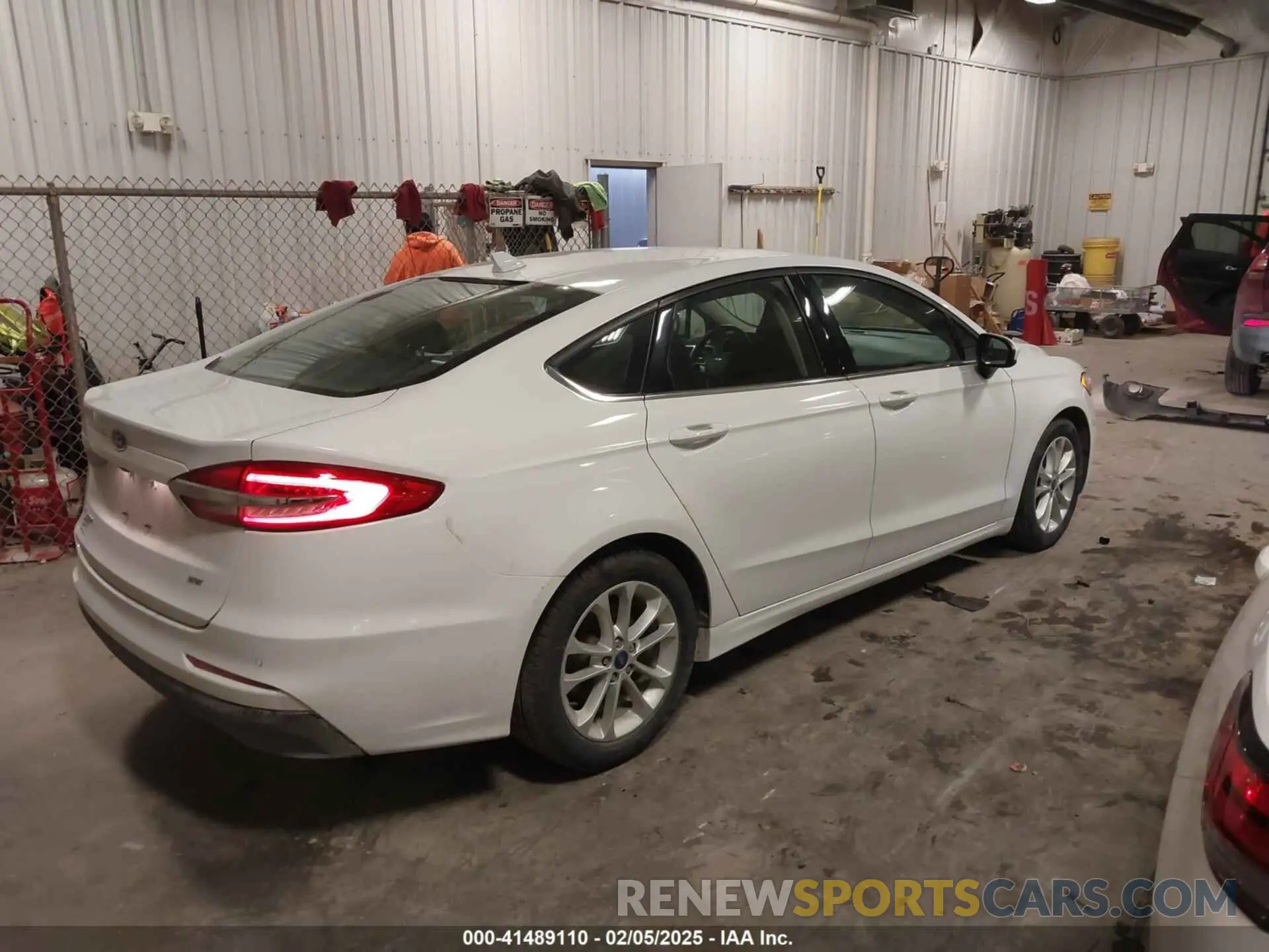 4 Photograph of a damaged car 3FA6P0H78KR210183 FORD FUSION 2019