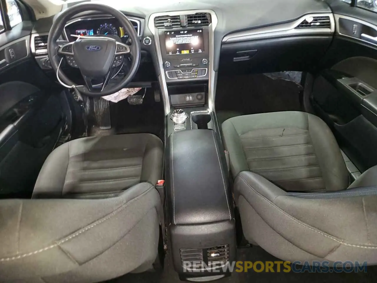 8 Photograph of a damaged car 3FA6P0H79KR121934 FORD FUSION 2019