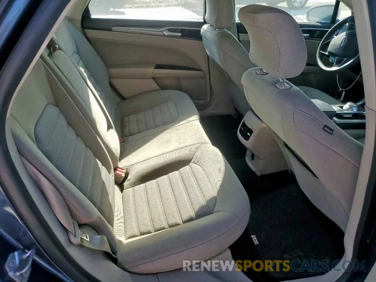 10 Photograph of a damaged car 3FA6P0H79KR149815 FORD FUSION 2019