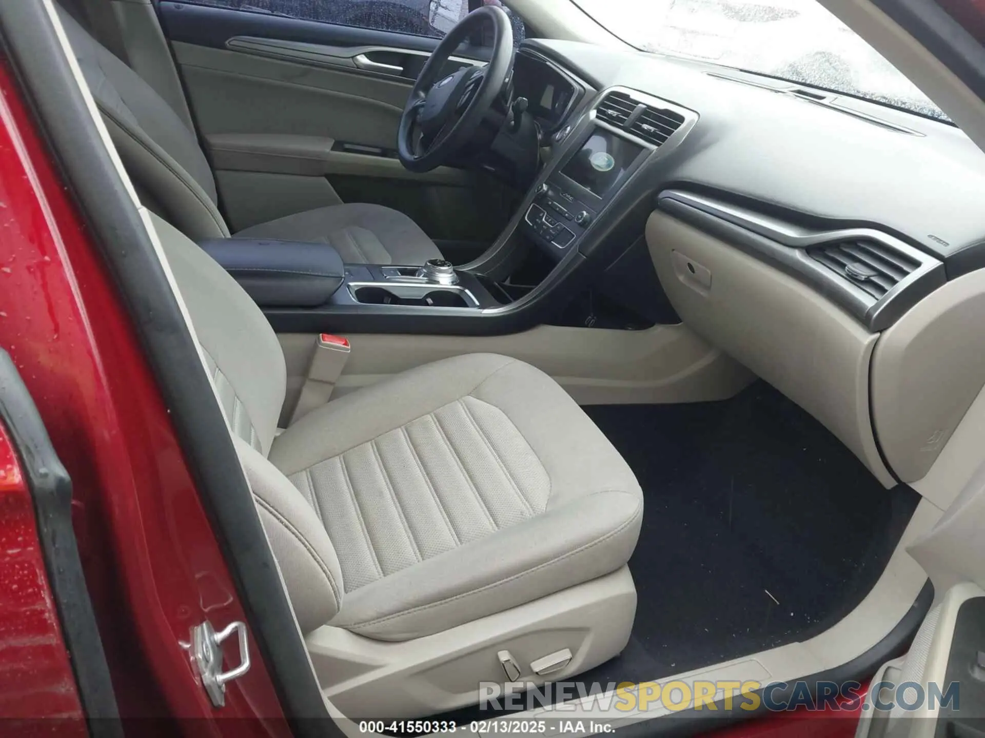 5 Photograph of a damaged car 3FA6P0HD0KR104302 FORD FUSION 2019