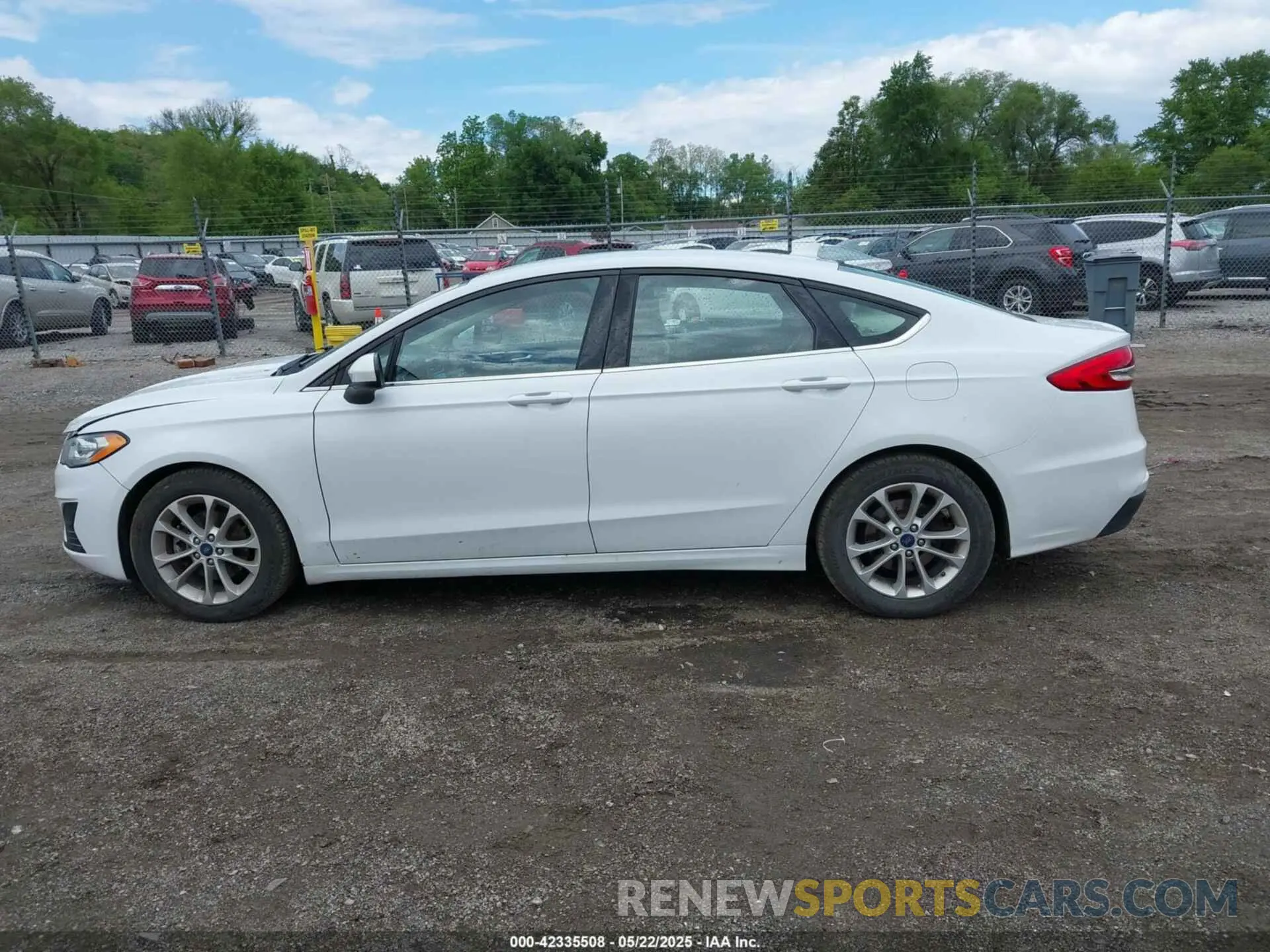 14 Photograph of a damaged car 3FA6P0HD0KR114537 FORD FUSION 2019