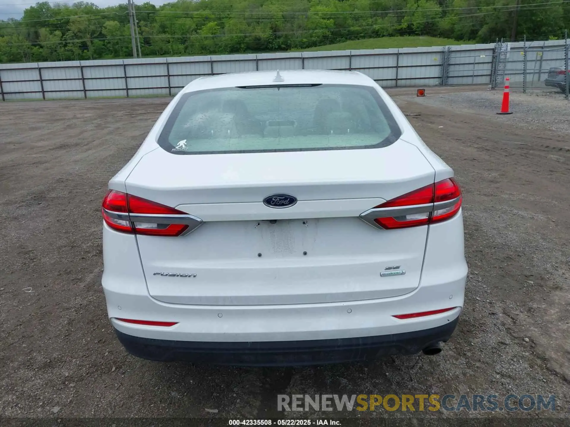 16 Photograph of a damaged car 3FA6P0HD0KR114537 FORD FUSION 2019