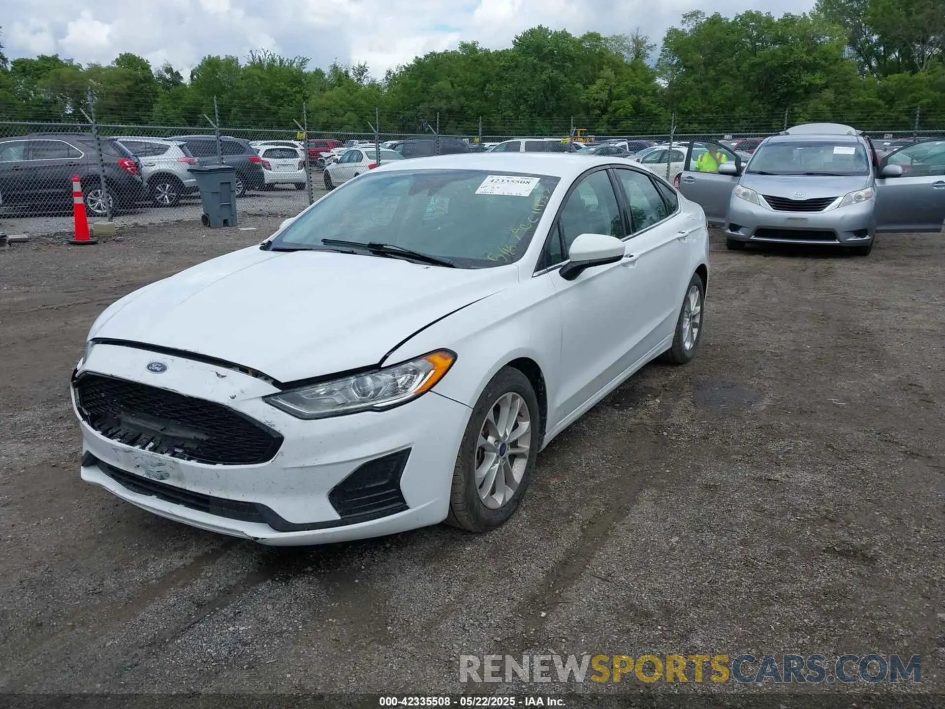 2 Photograph of a damaged car 3FA6P0HD0KR114537 FORD FUSION 2019