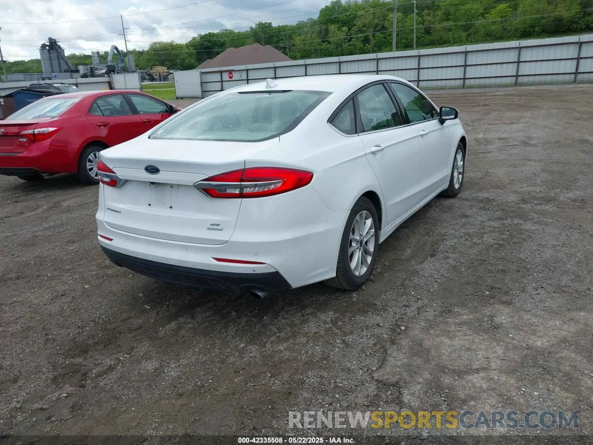 4 Photograph of a damaged car 3FA6P0HD0KR114537 FORD FUSION 2019