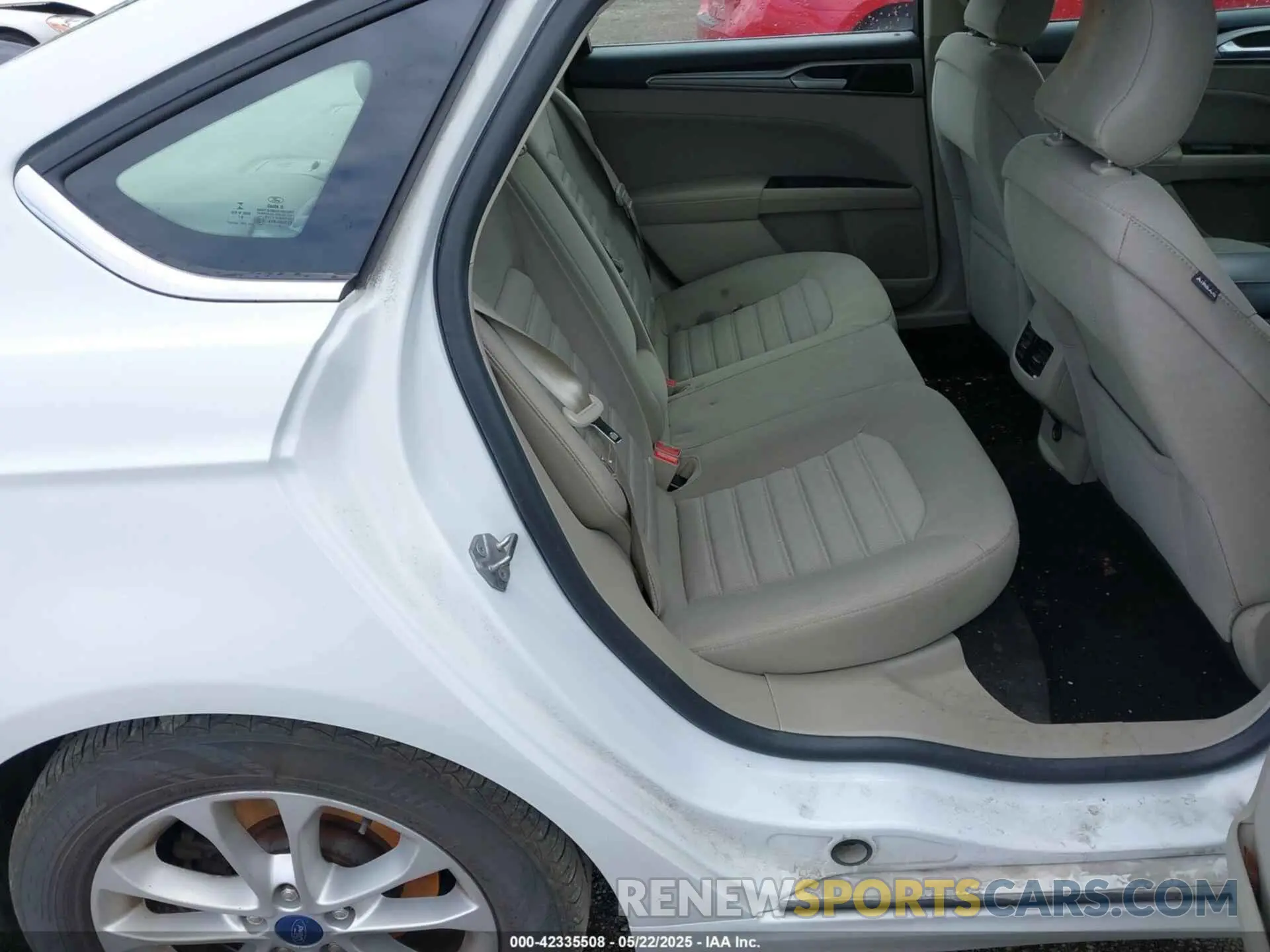8 Photograph of a damaged car 3FA6P0HD0KR114537 FORD FUSION 2019