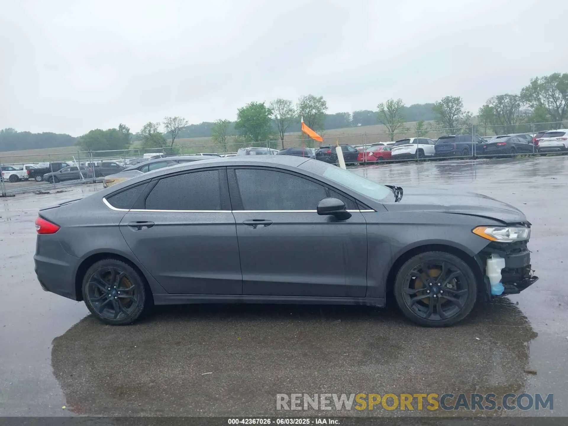 13 Photograph of a damaged car 3FA6P0HD0KR129037 FORD FUSION 2019