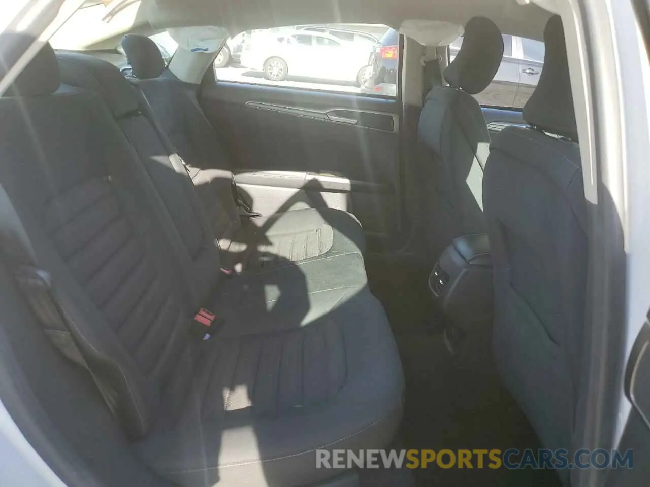 10 Photograph of a damaged car 3FA6P0HD0KR135288 FORD FUSION 2019