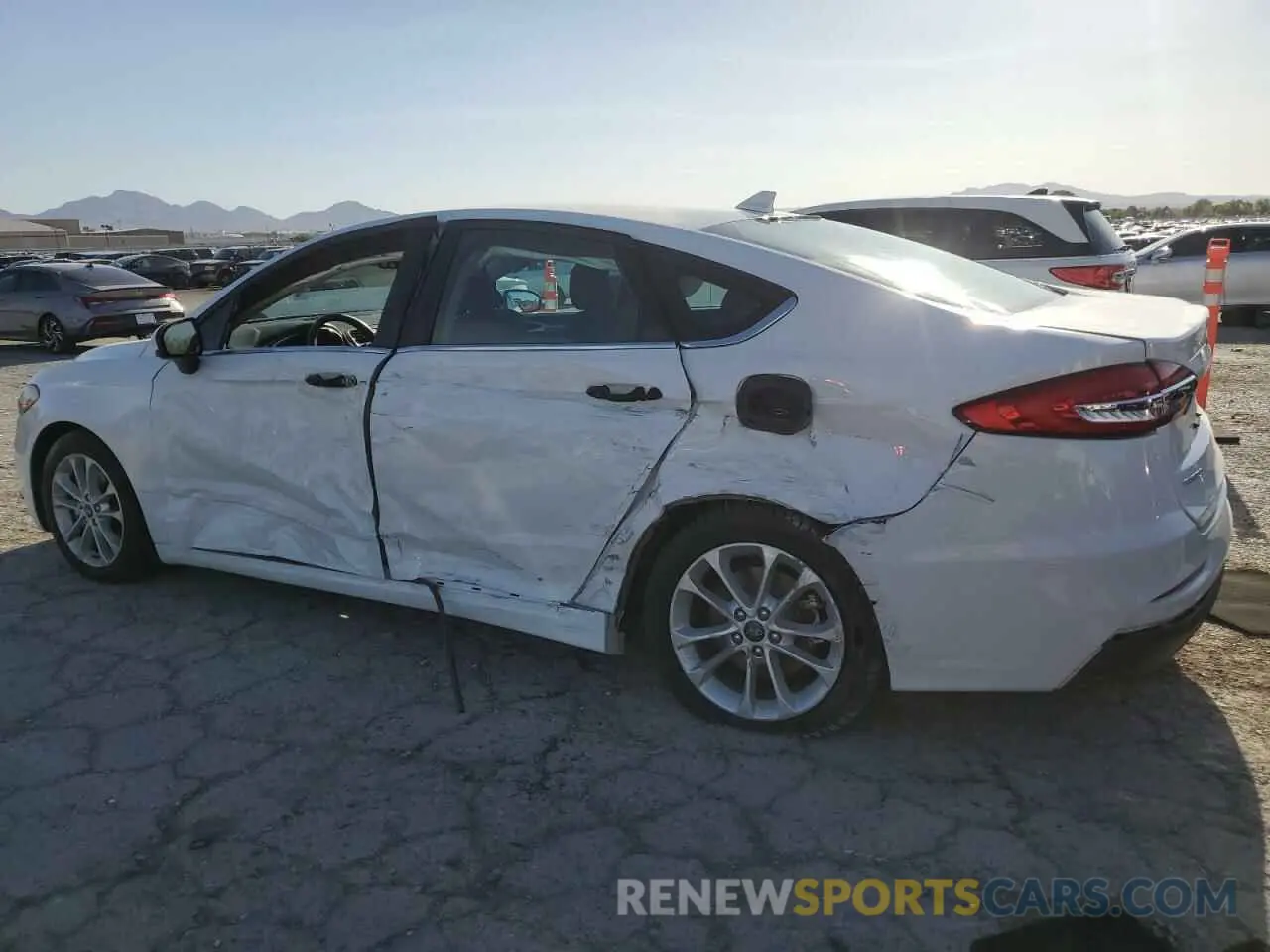 2 Photograph of a damaged car 3FA6P0HD0KR135288 FORD FUSION 2019