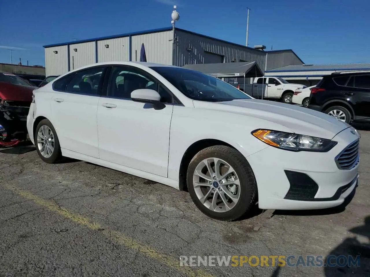 4 Photograph of a damaged car 3FA6P0HD0KR135288 FORD FUSION 2019