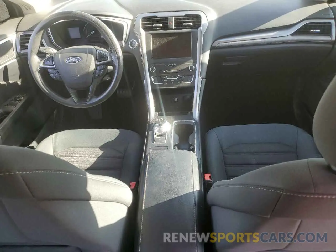 8 Photograph of a damaged car 3FA6P0HD0KR135288 FORD FUSION 2019
