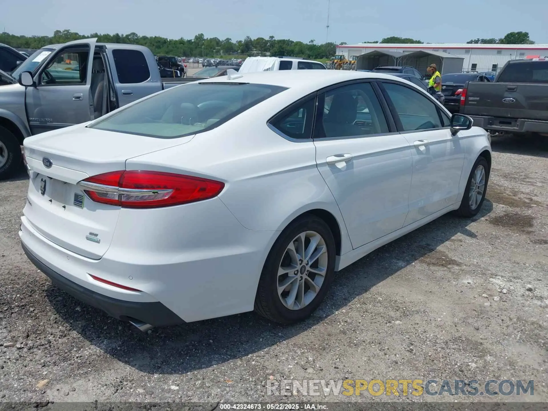 4 Photograph of a damaged car 3FA6P0HD0KR145819 FORD FUSION 2019