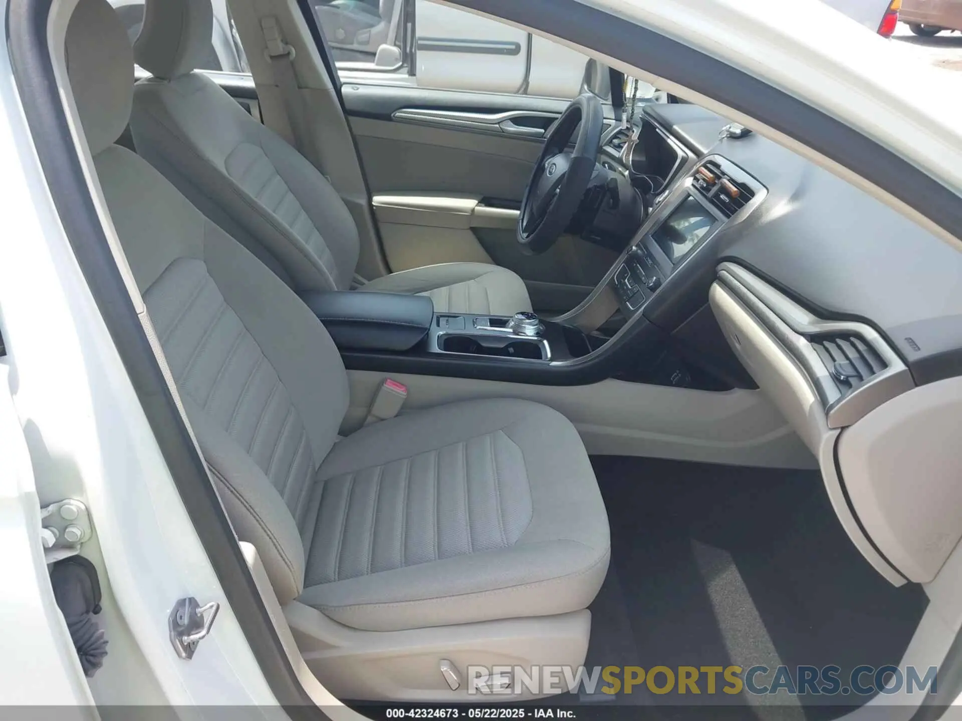 5 Photograph of a damaged car 3FA6P0HD0KR145819 FORD FUSION 2019