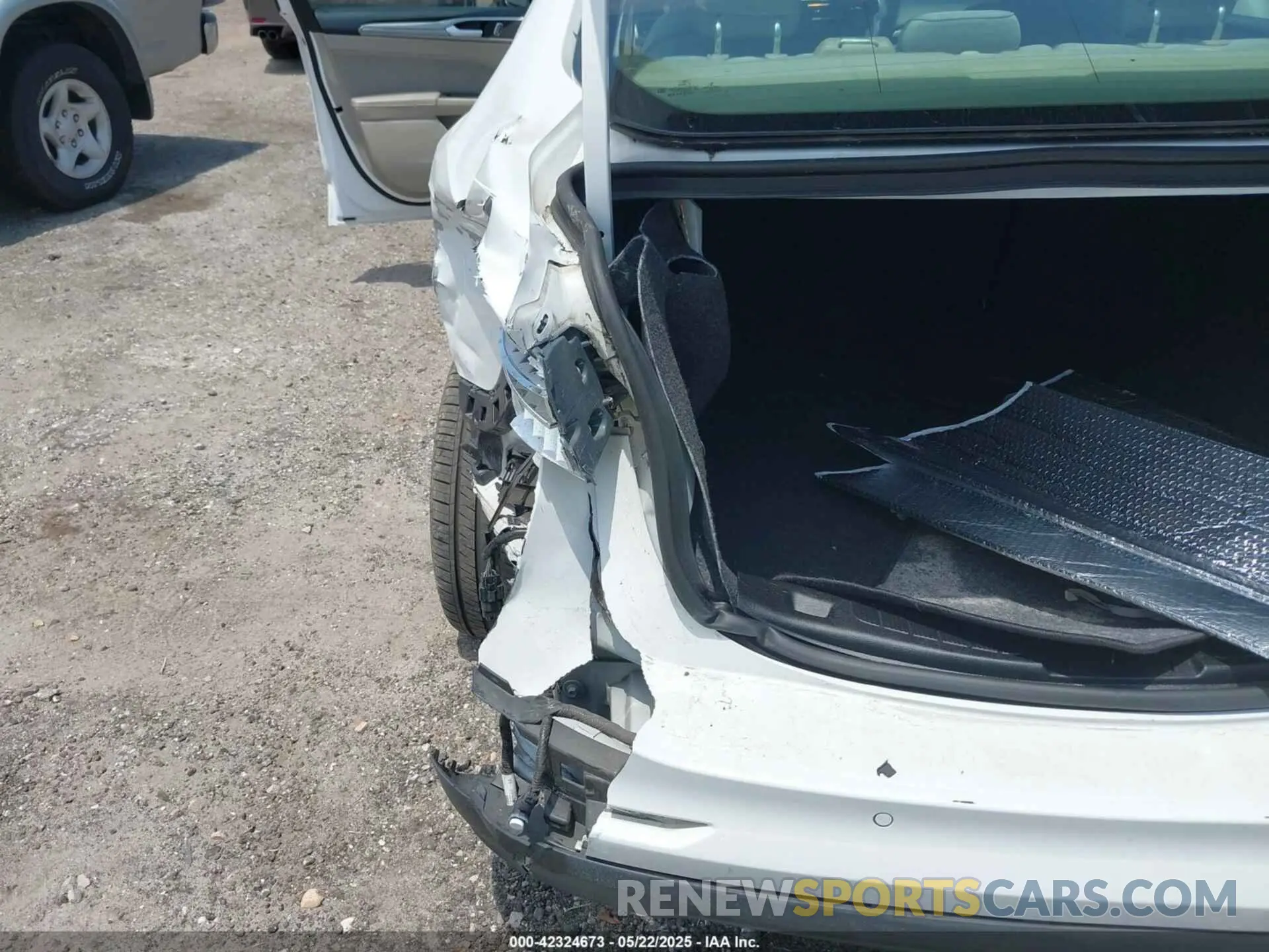 6 Photograph of a damaged car 3FA6P0HD0KR145819 FORD FUSION 2019