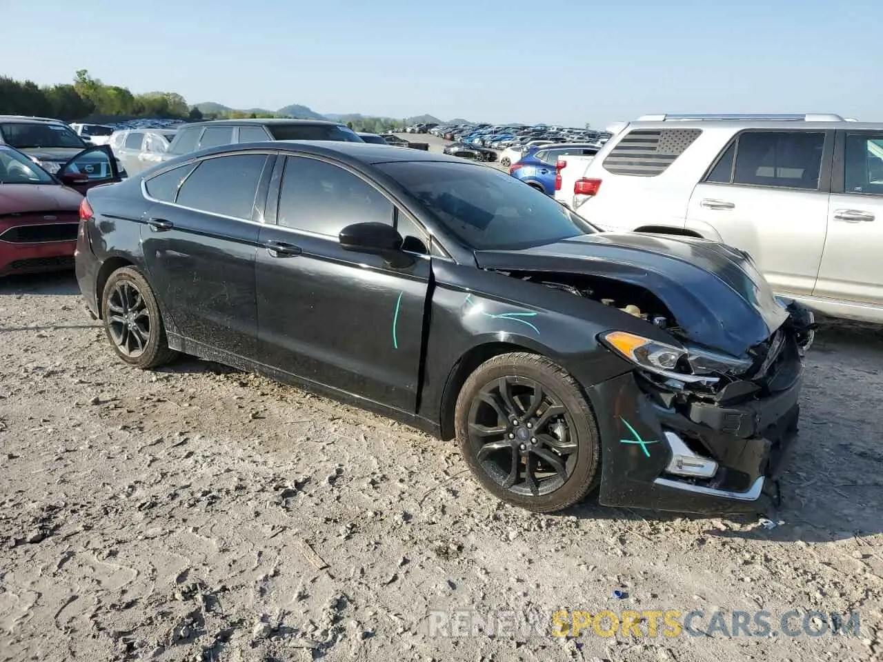 4 Photograph of a damaged car 3FA6P0HD0KR160143 FORD FUSION 2019
