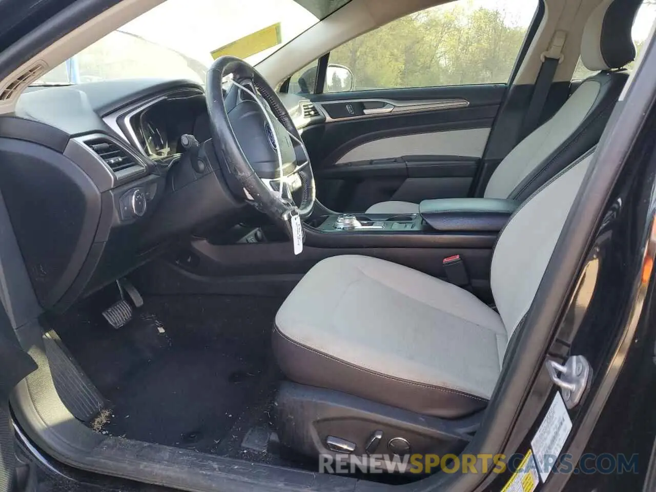 7 Photograph of a damaged car 3FA6P0HD0KR160143 FORD FUSION 2019