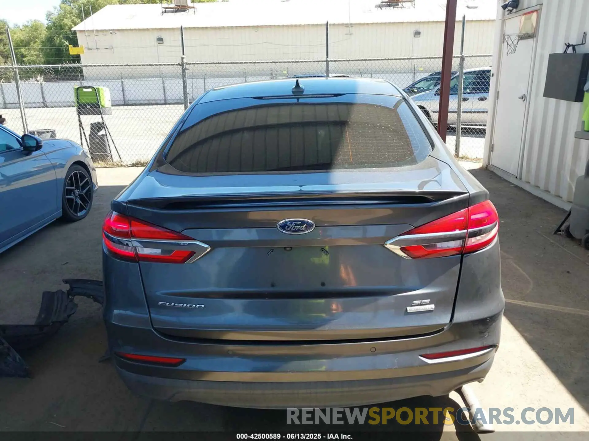 16 Photograph of a damaged car 3FA6P0HD0KR178528 FORD FUSION 2019
