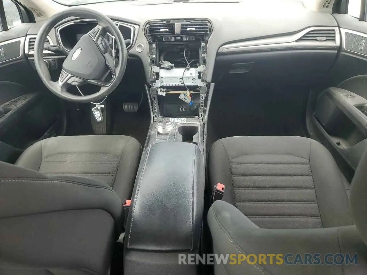 8 Photograph of a damaged car 3FA6P0HD0KR183602 FORD FUSION 2019