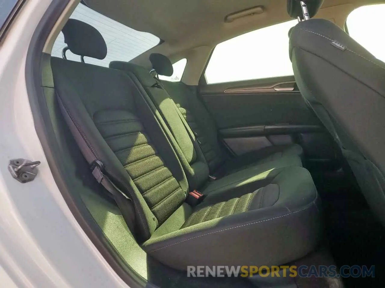 11 Photograph of a damaged car 3FA6P0HD0KR186189 FORD FUSION 2019