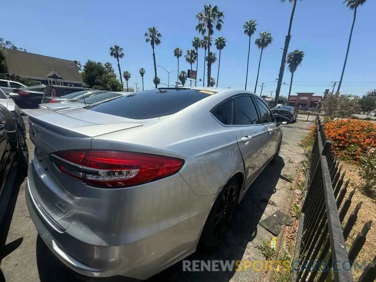 4 Photograph of a damaged car 3FA6P0HD0KR201807 FORD FUSION 2019