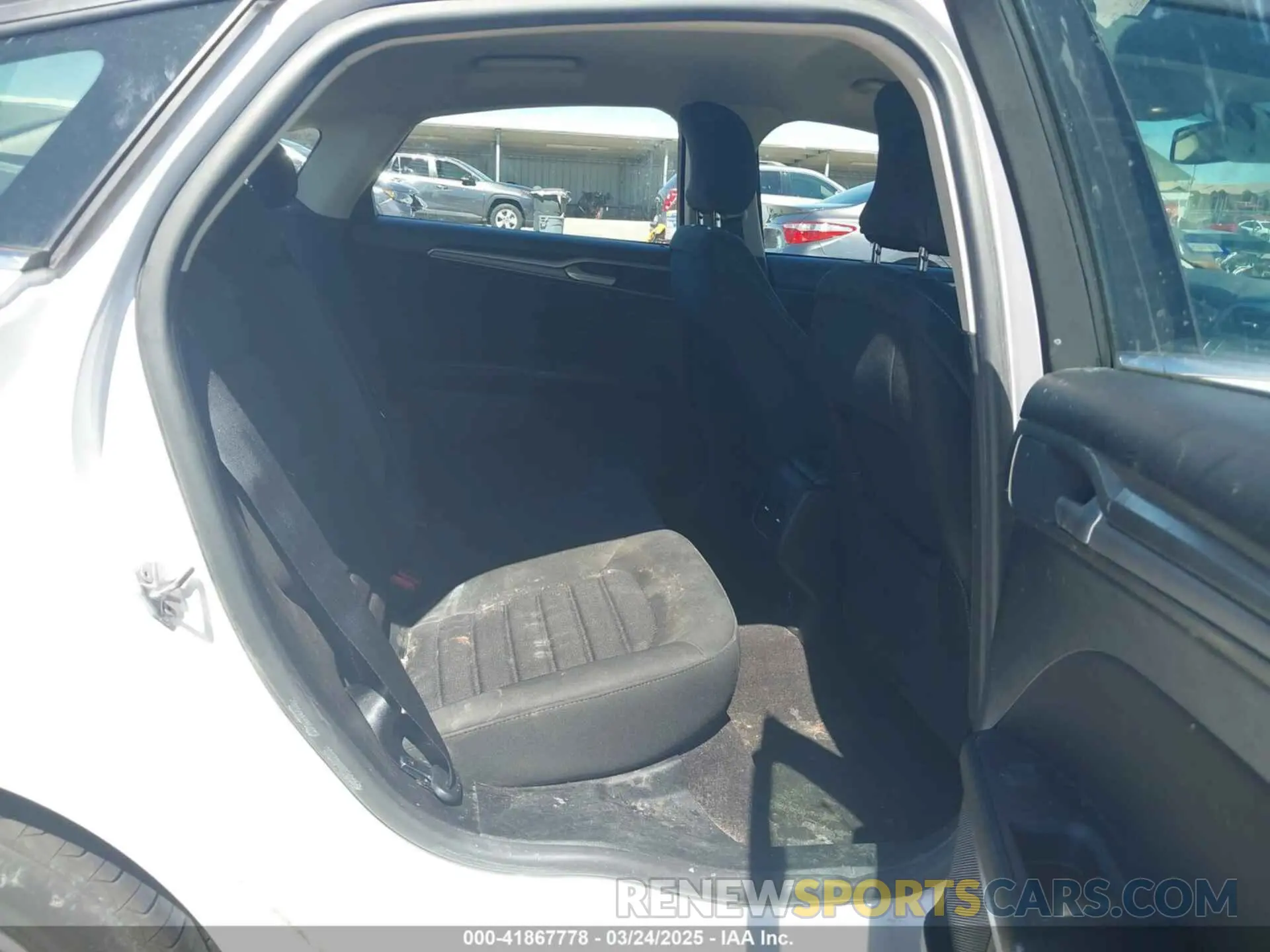 8 Photograph of a damaged car 3FA6P0HD0KR215531 FORD FUSION 2019