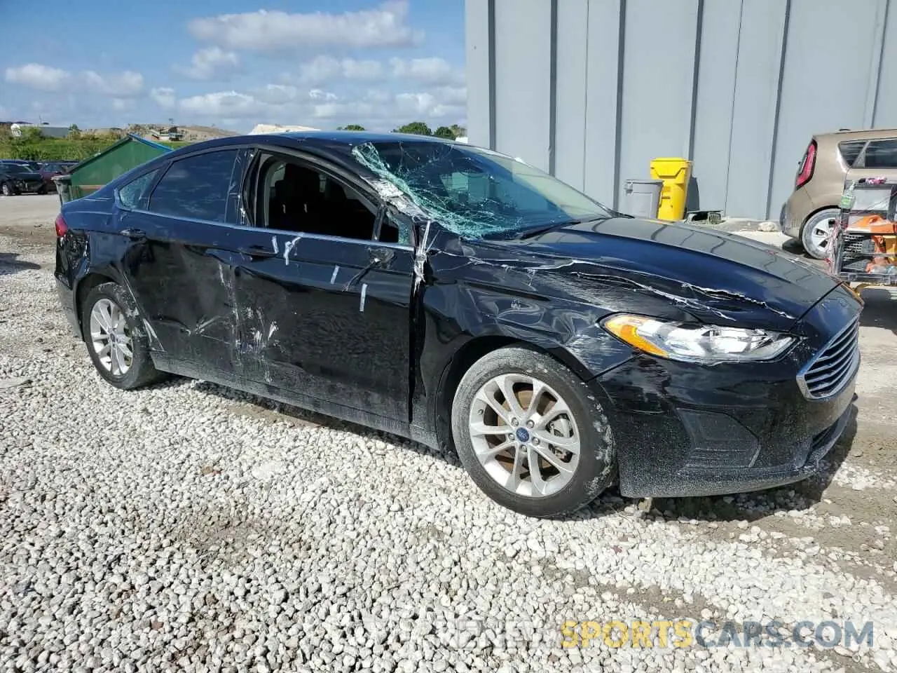 4 Photograph of a damaged car 3FA6P0HD0KR276054 FORD FUSION 2019