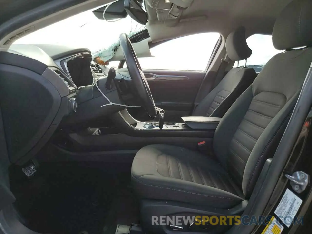 7 Photograph of a damaged car 3FA6P0HD0KR276054 FORD FUSION 2019