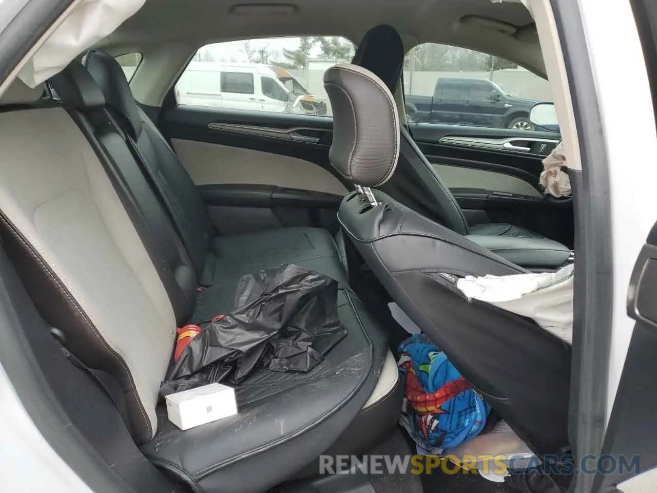 10 Photograph of a damaged car 3FA6P0HD1KR126597 FORD FUSION 2019