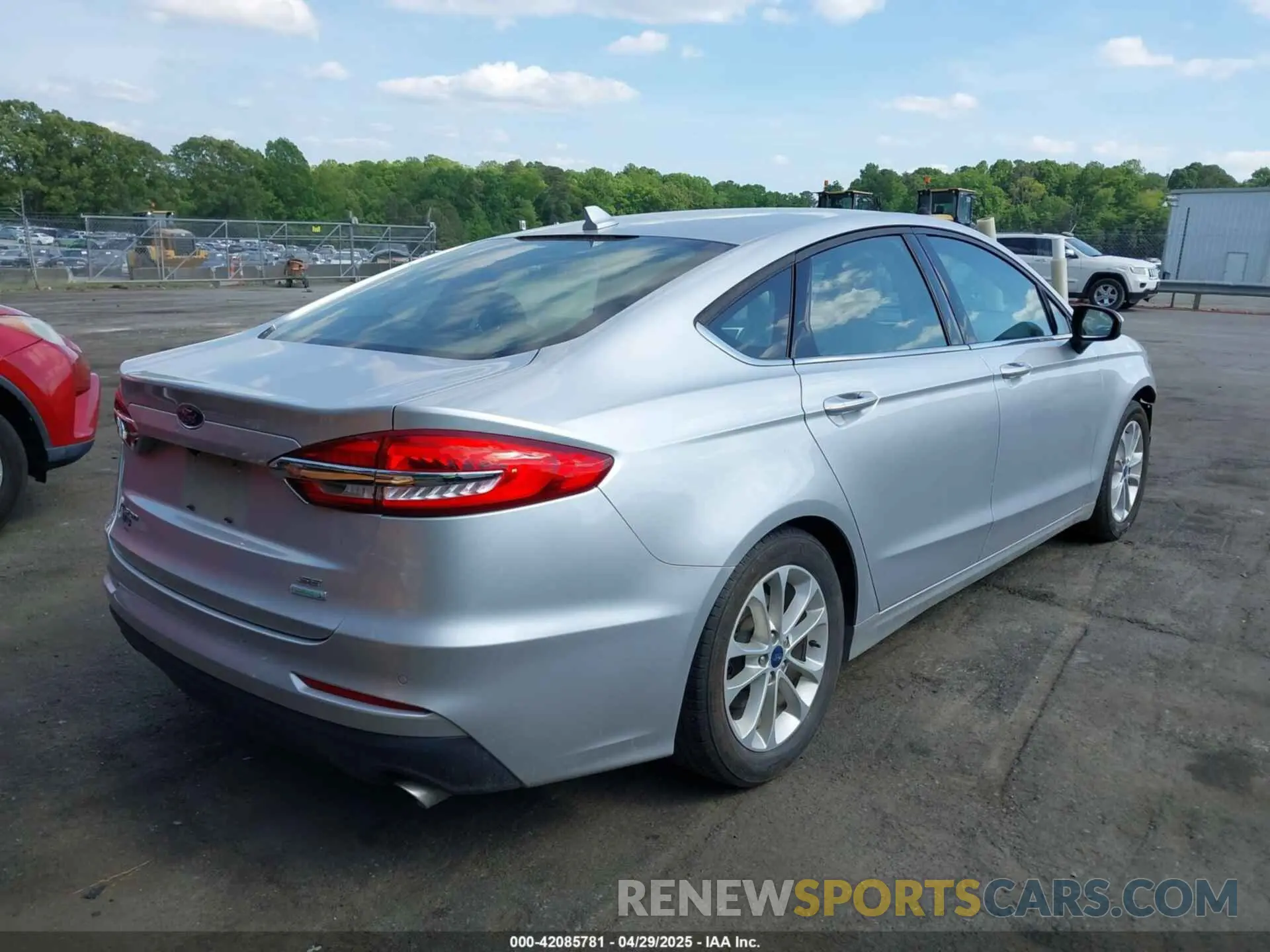 4 Photograph of a damaged car 3FA6P0HD1KR126681 FORD FUSION 2019