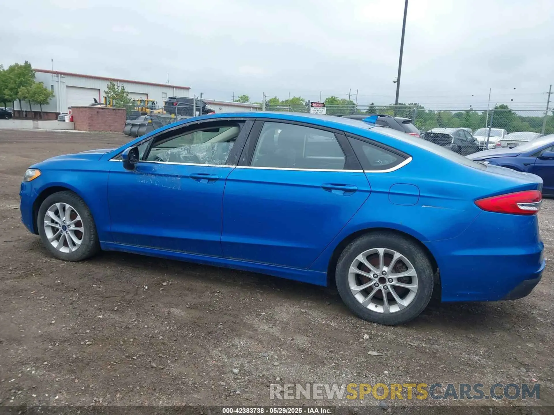 13 Photograph of a damaged car 3FA6P0HD1KR166033 FORD FUSION 2019