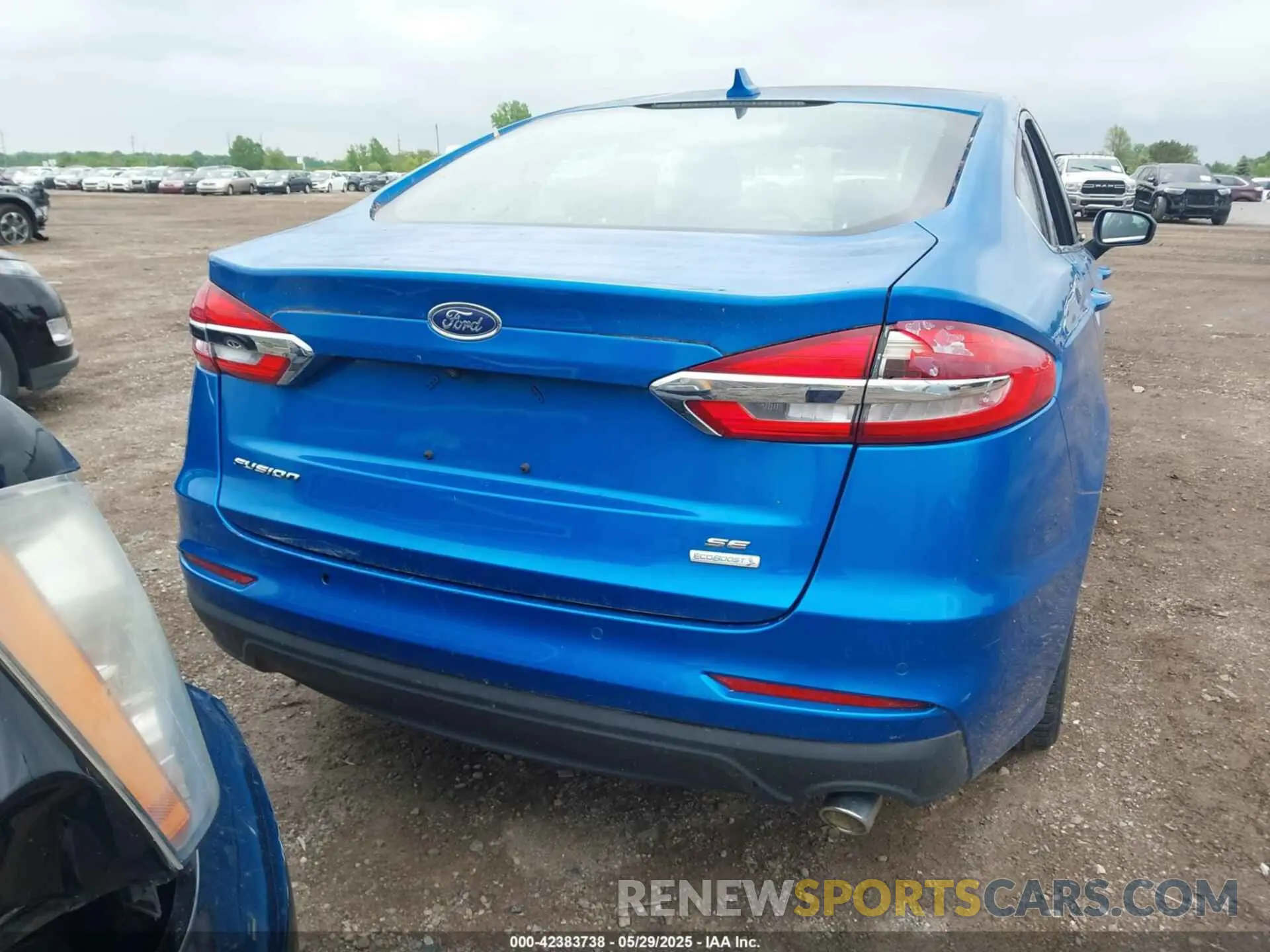 15 Photograph of a damaged car 3FA6P0HD1KR166033 FORD FUSION 2019