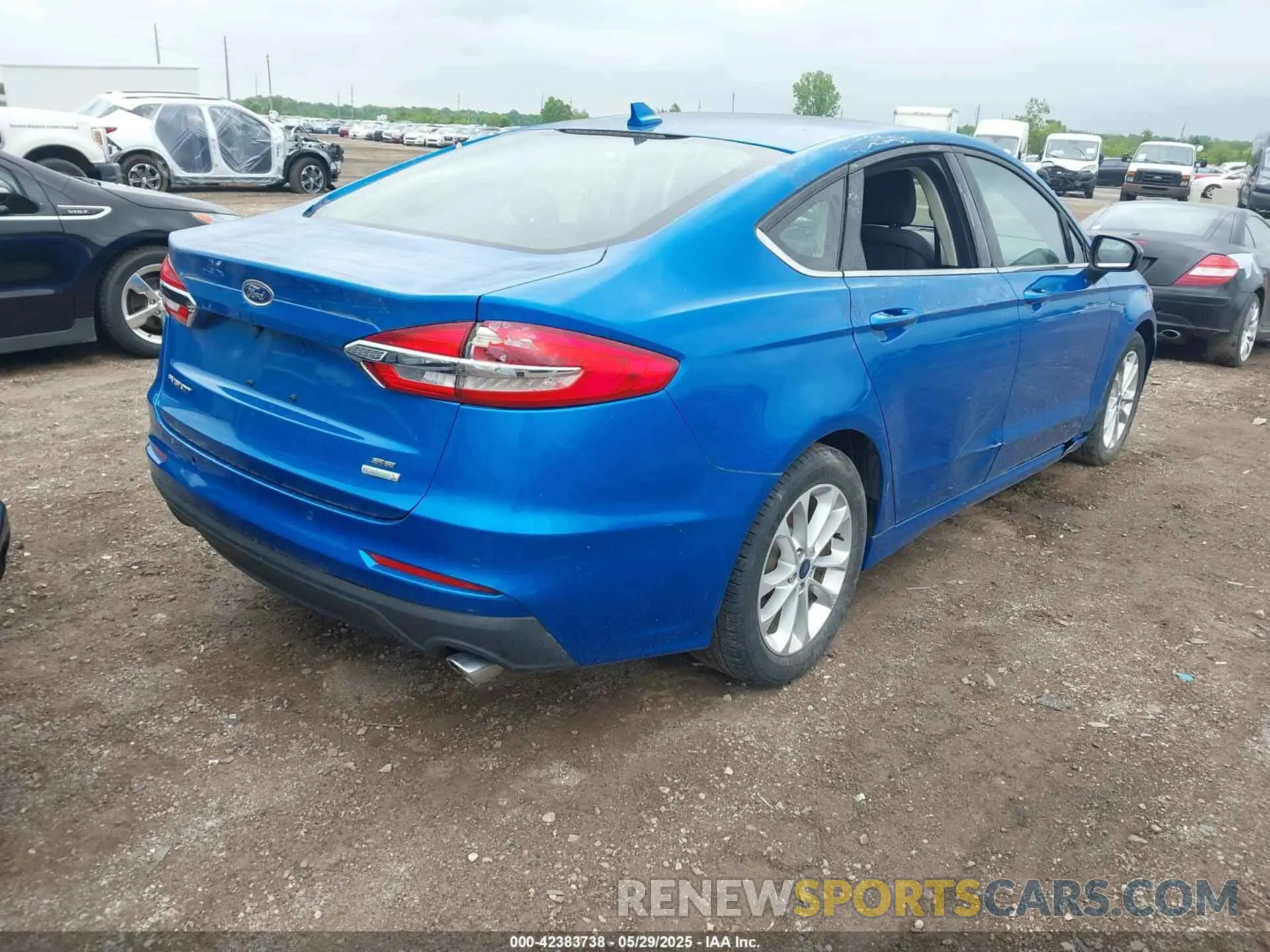 4 Photograph of a damaged car 3FA6P0HD1KR166033 FORD FUSION 2019