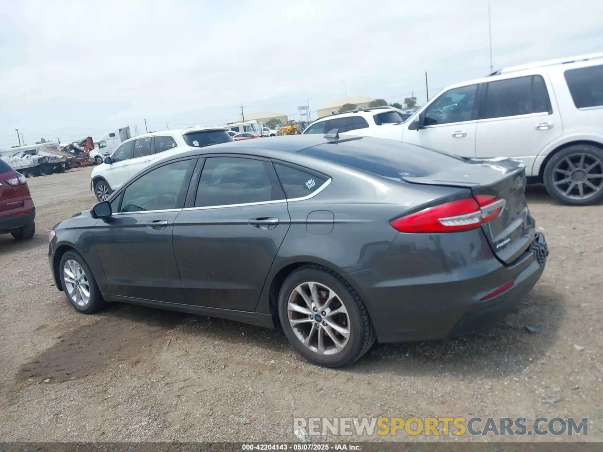 15 Photograph of a damaged car 3FA6P0HD1KR170552 FORD FUSION 2019