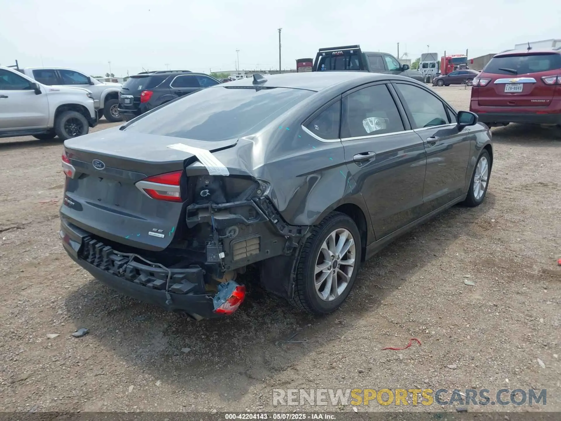 4 Photograph of a damaged car 3FA6P0HD1KR170552 FORD FUSION 2019