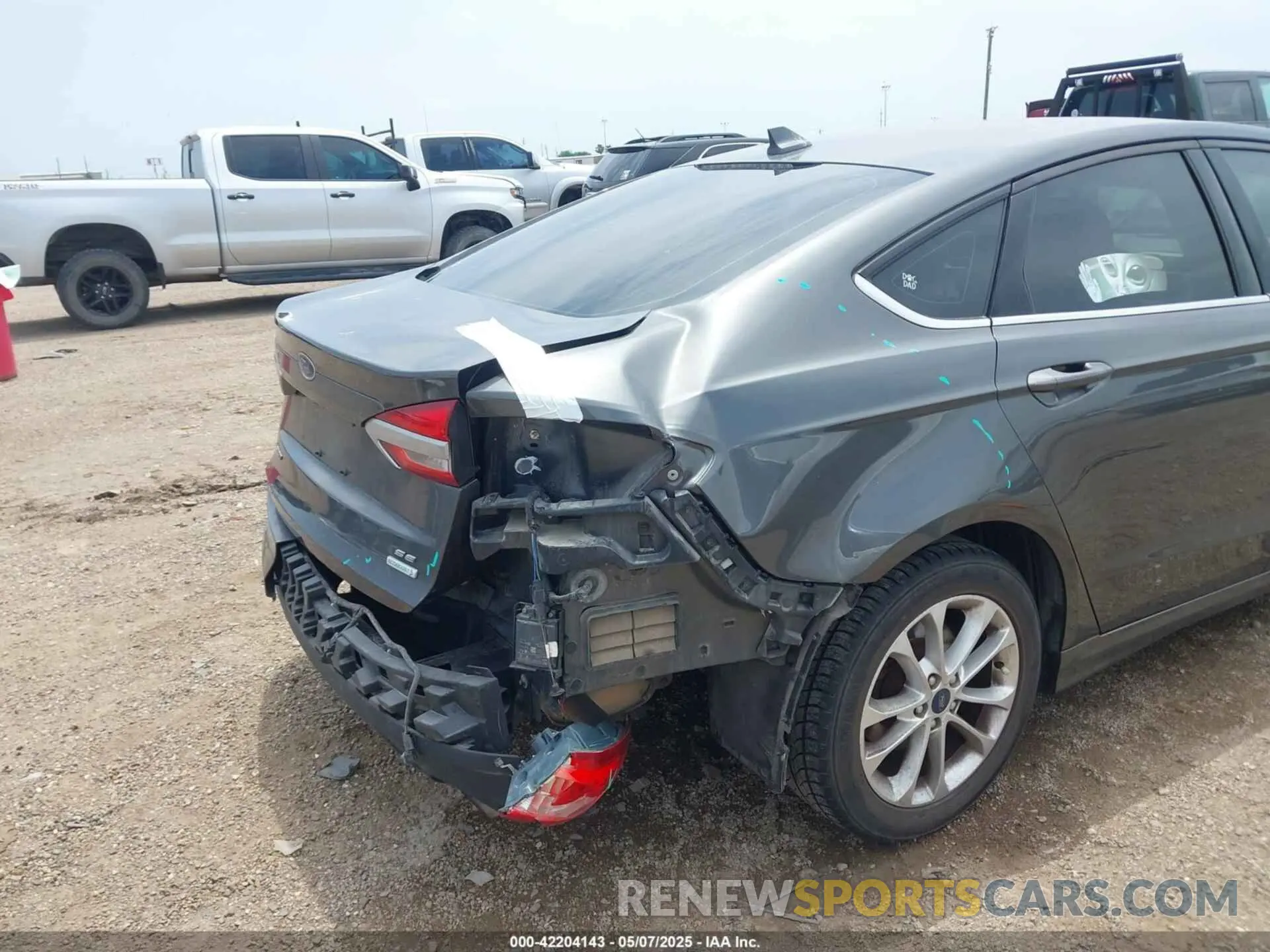 6 Photograph of a damaged car 3FA6P0HD1KR170552 FORD FUSION 2019