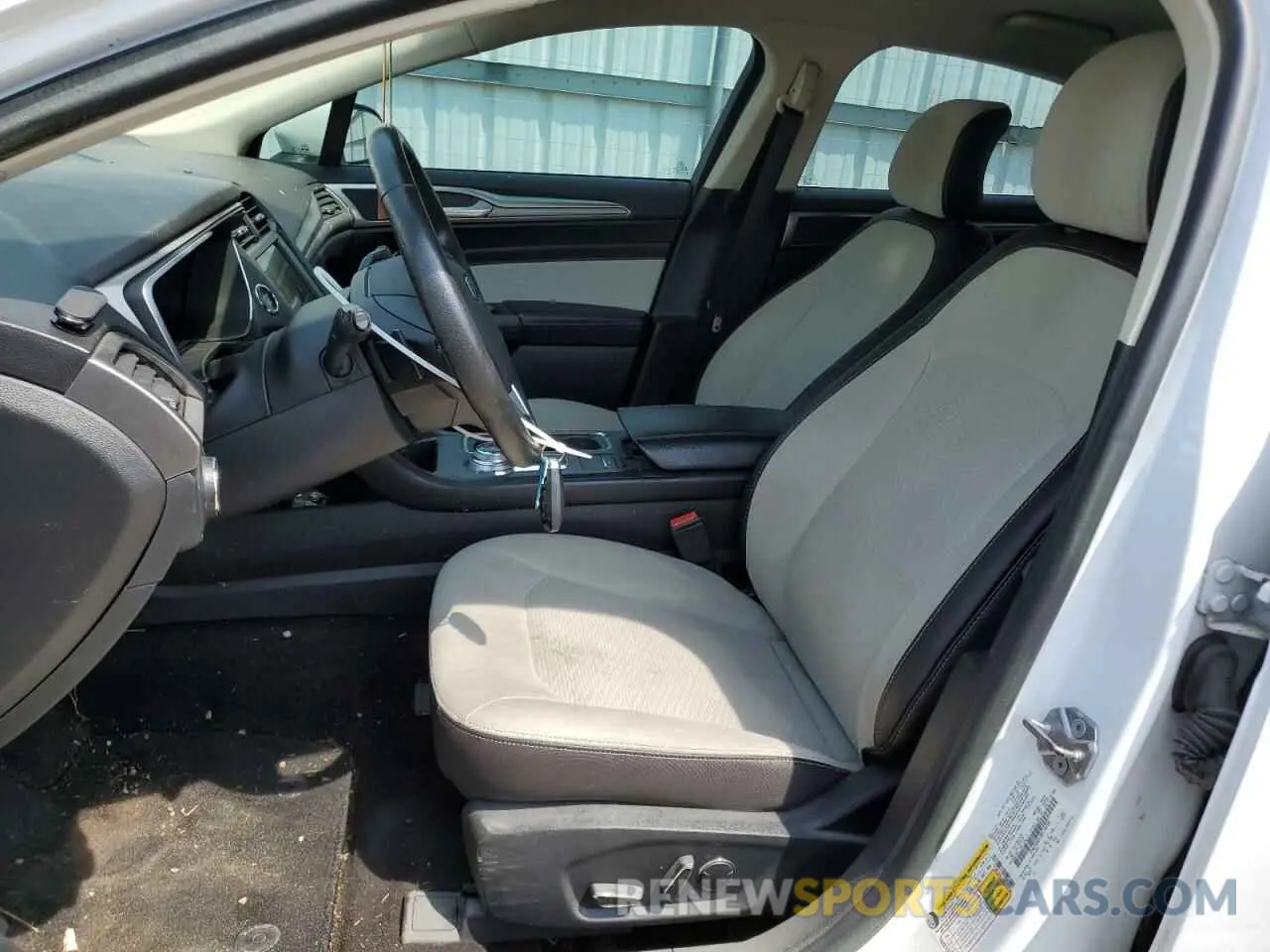 7 Photograph of a damaged car 3FA6P0HD1KR170700 FORD FUSION 2019