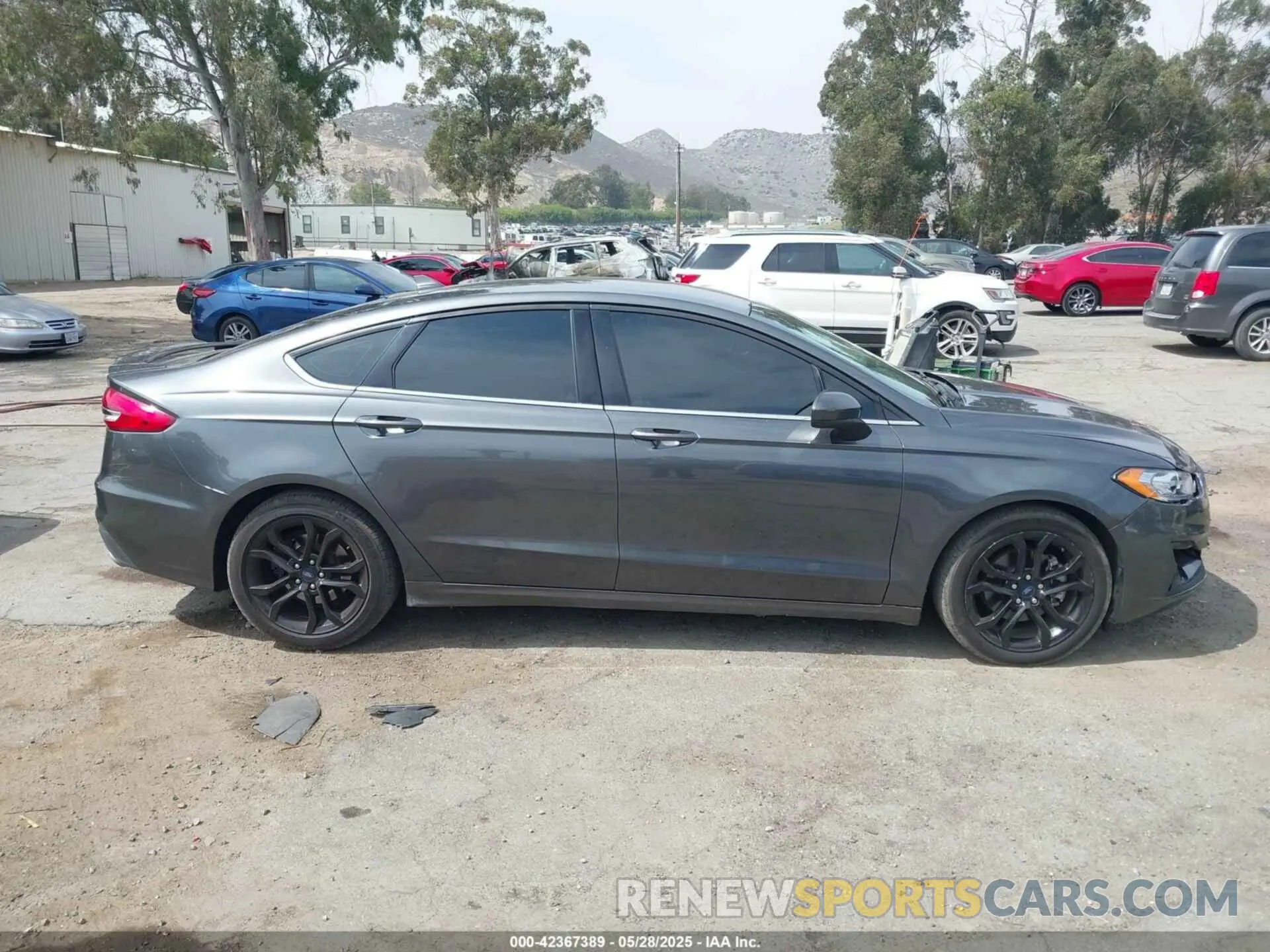 13 Photograph of a damaged car 3FA6P0HD1KR177114 FORD FUSION 2019