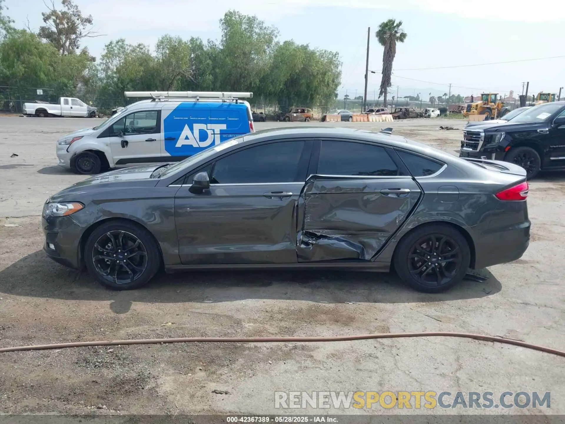 14 Photograph of a damaged car 3FA6P0HD1KR177114 FORD FUSION 2019