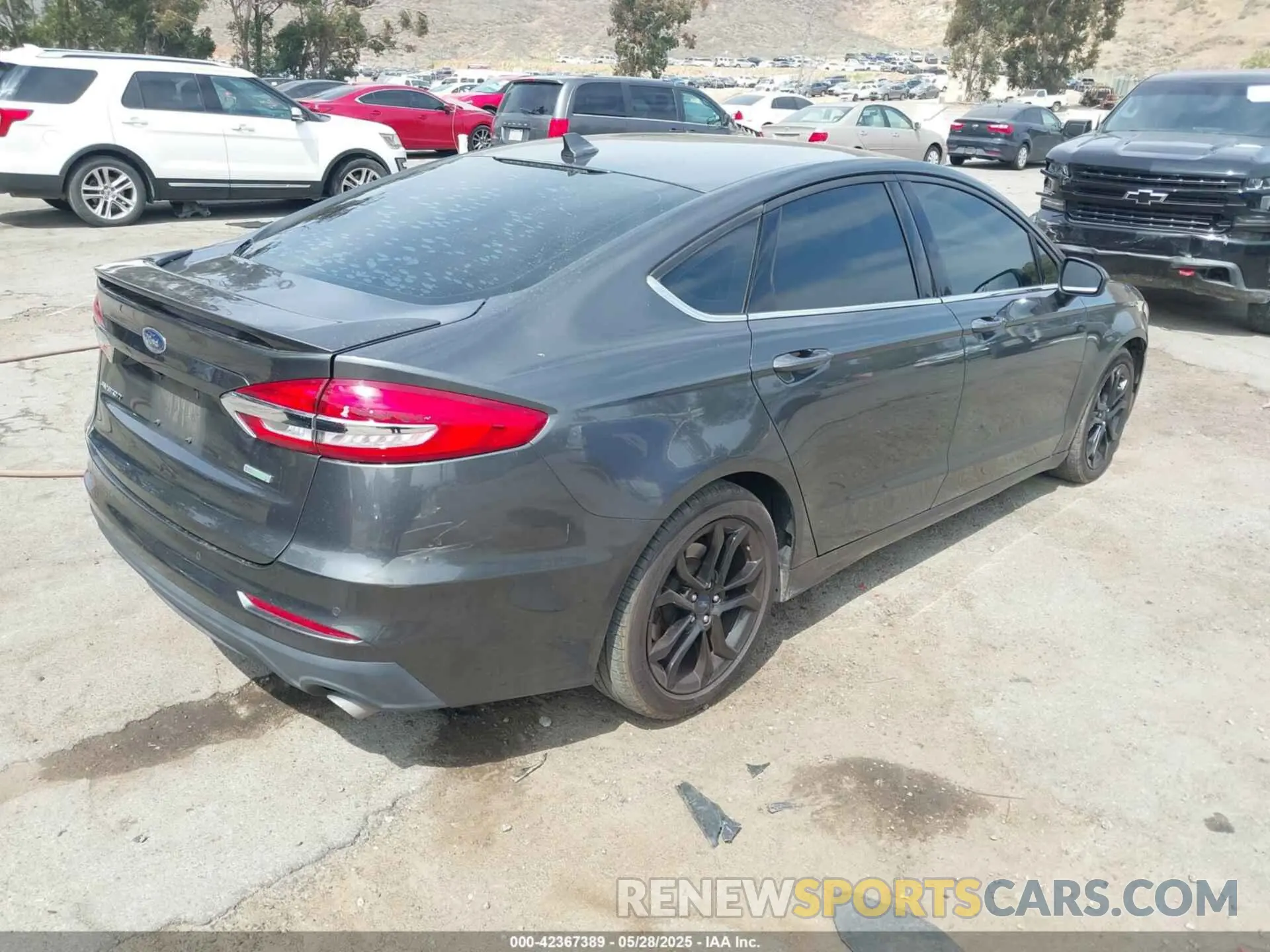 4 Photograph of a damaged car 3FA6P0HD1KR177114 FORD FUSION 2019