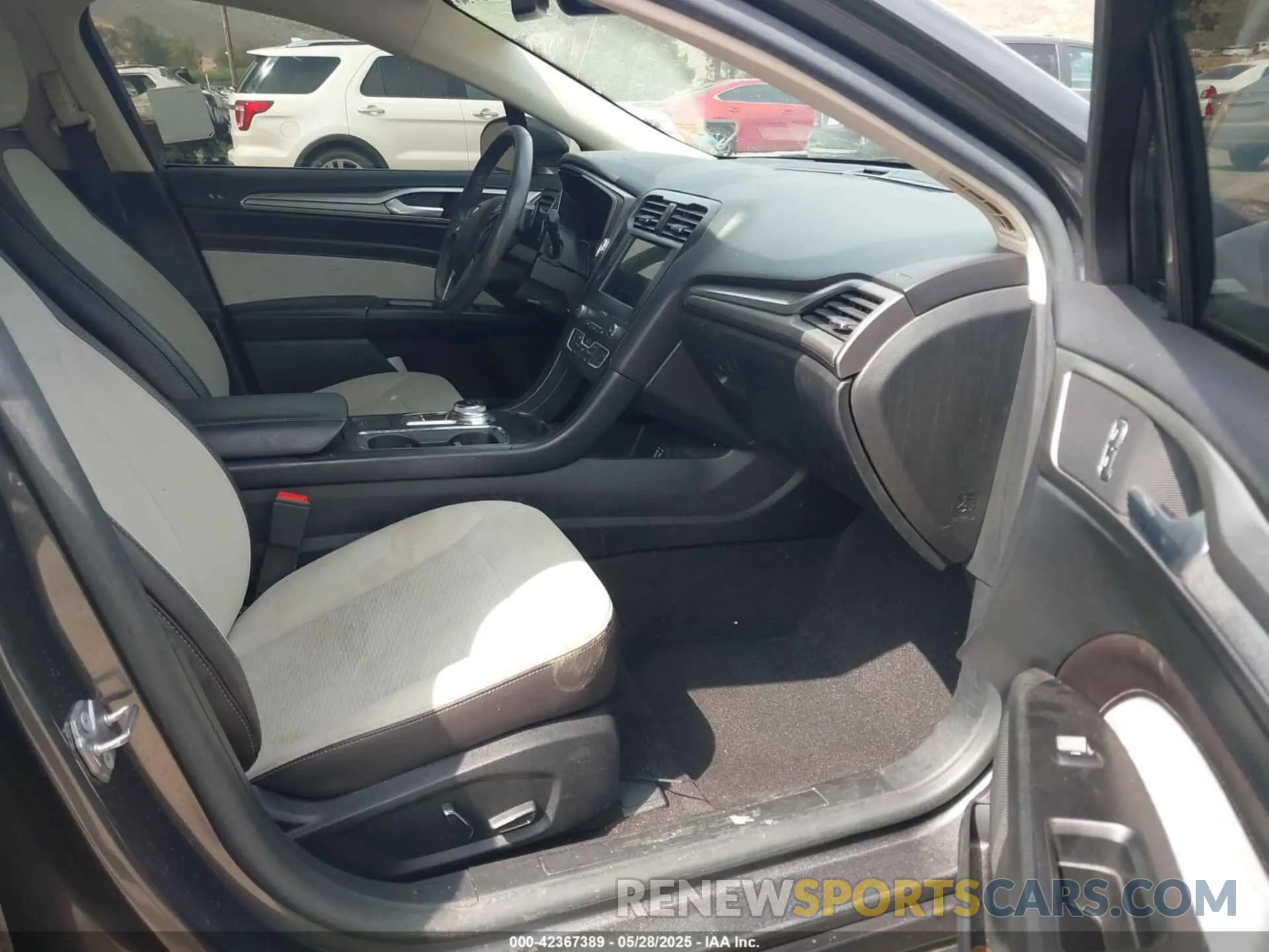 5 Photograph of a damaged car 3FA6P0HD1KR177114 FORD FUSION 2019