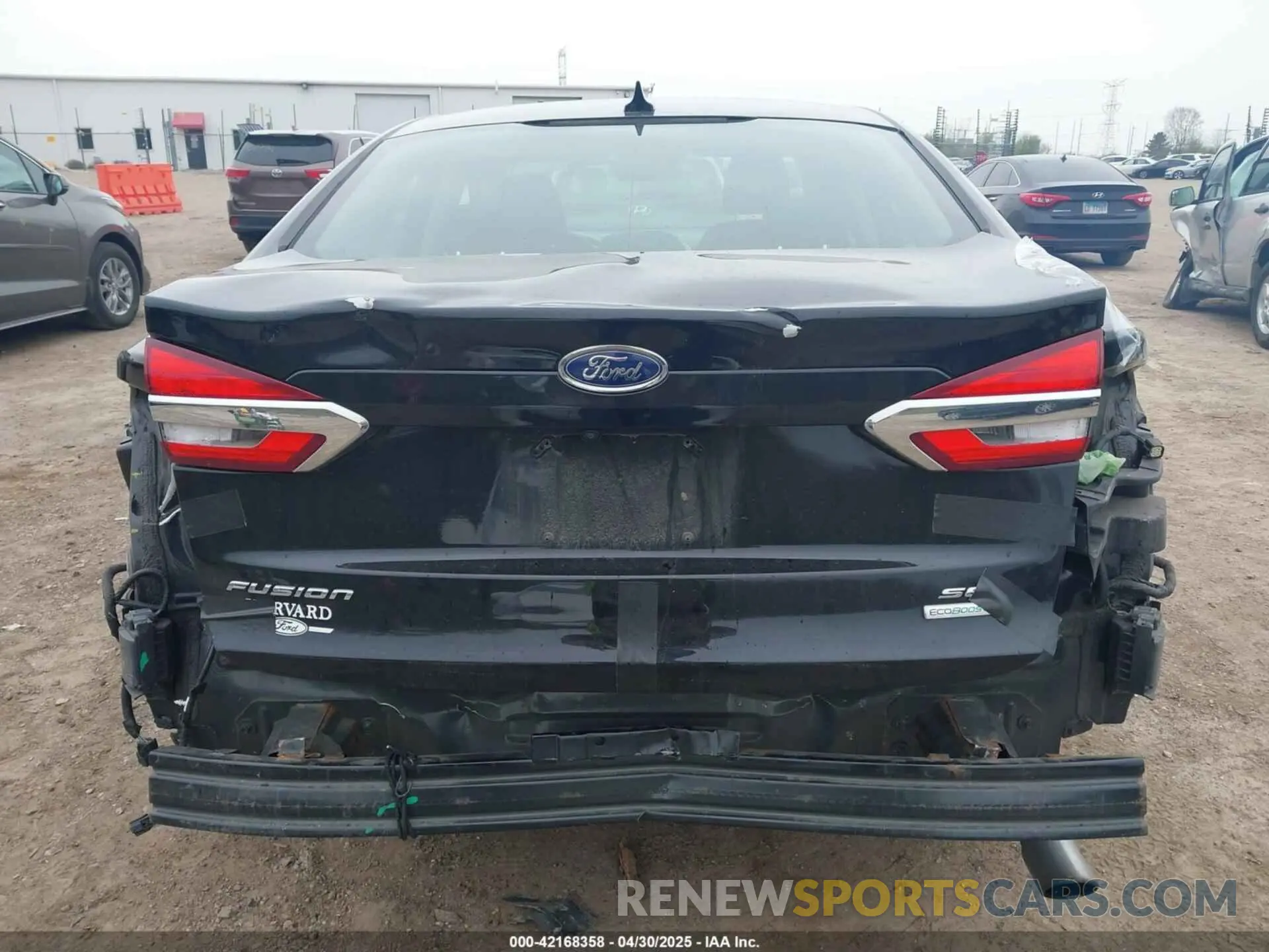 16 Photograph of a damaged car 3FA6P0HD1KR195421 FORD FUSION 2019