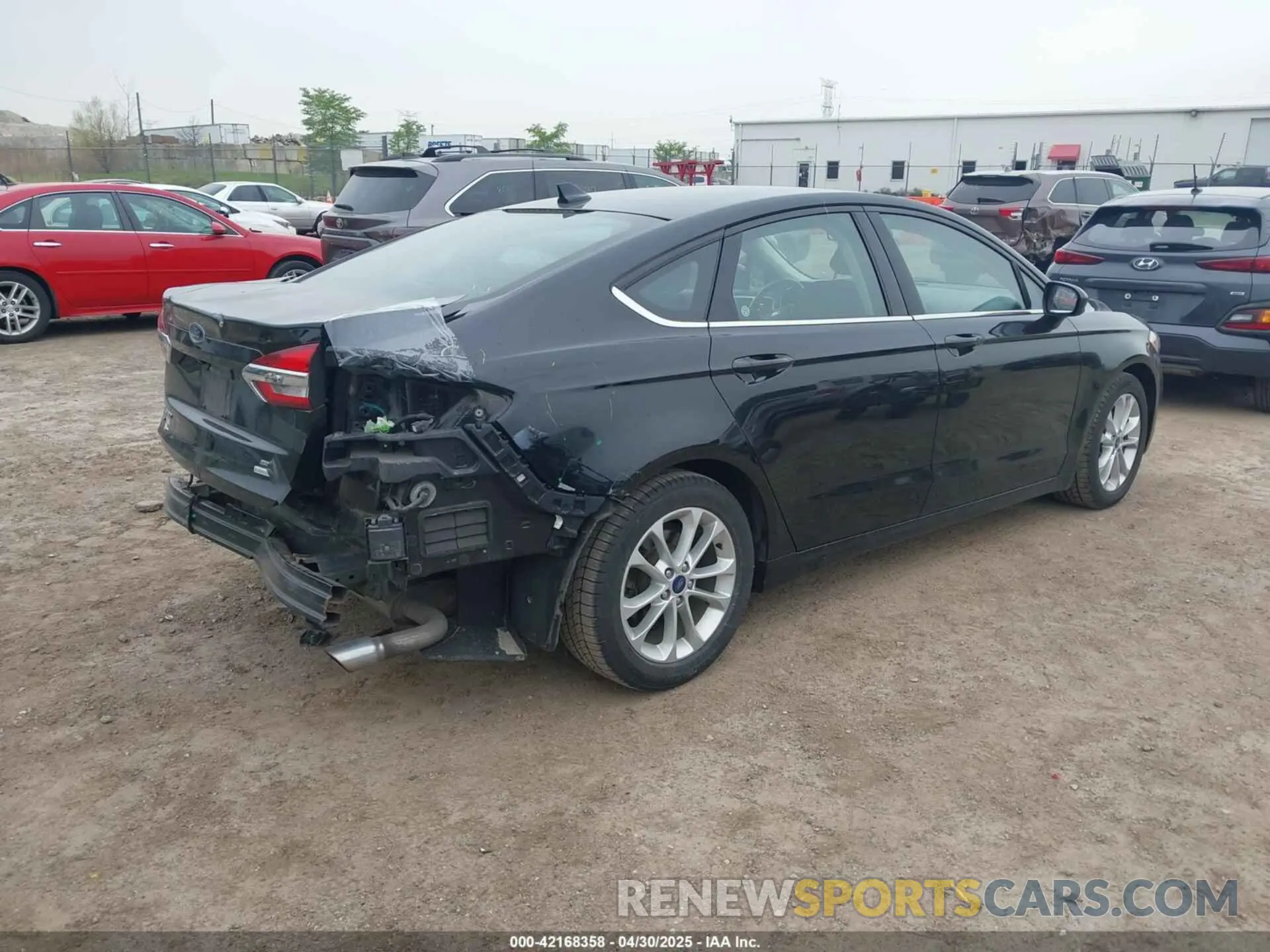 4 Photograph of a damaged car 3FA6P0HD1KR195421 FORD FUSION 2019