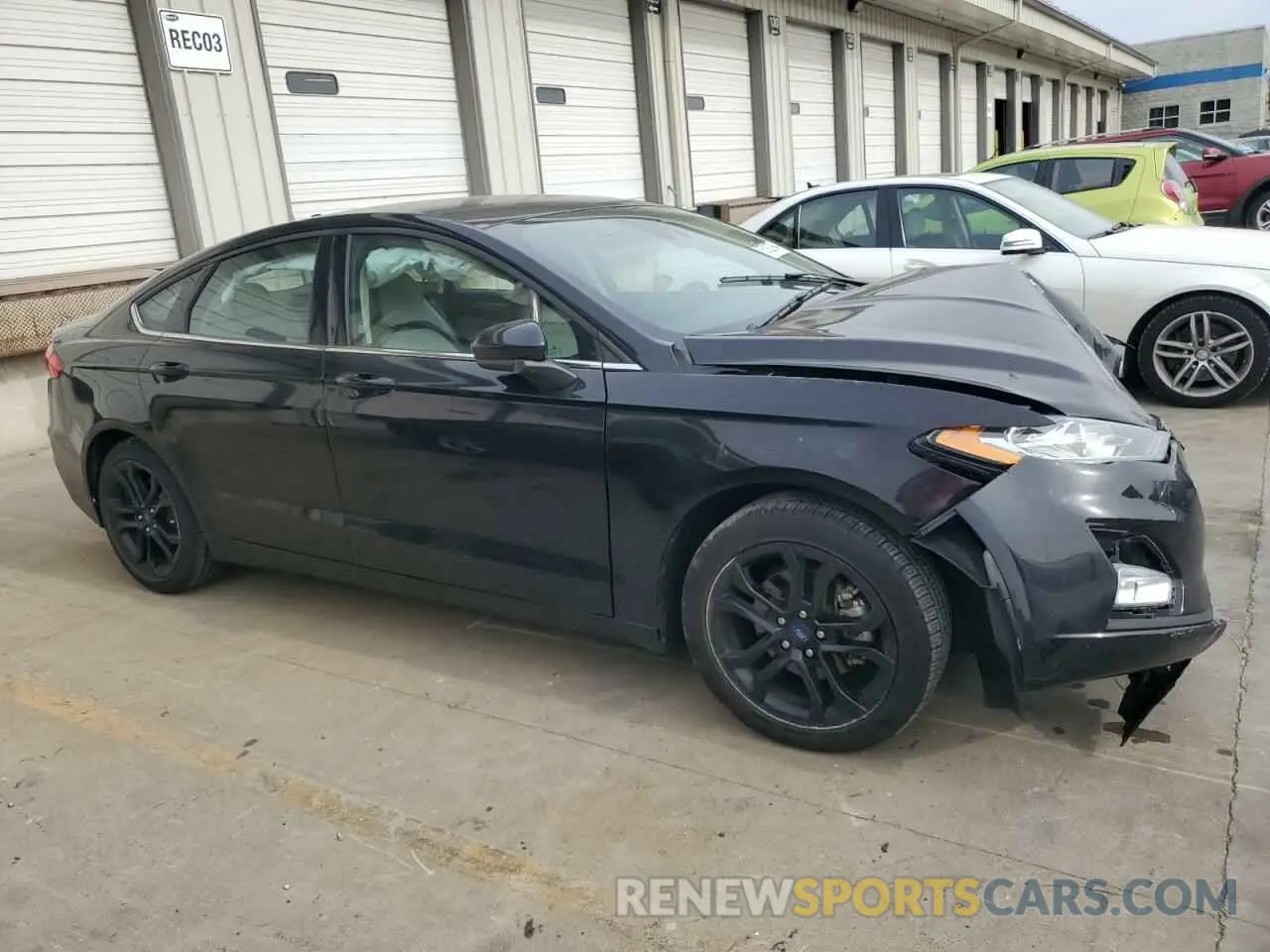 4 Photograph of a damaged car 3FA6P0HD1KR196066 FORD FUSION 2019