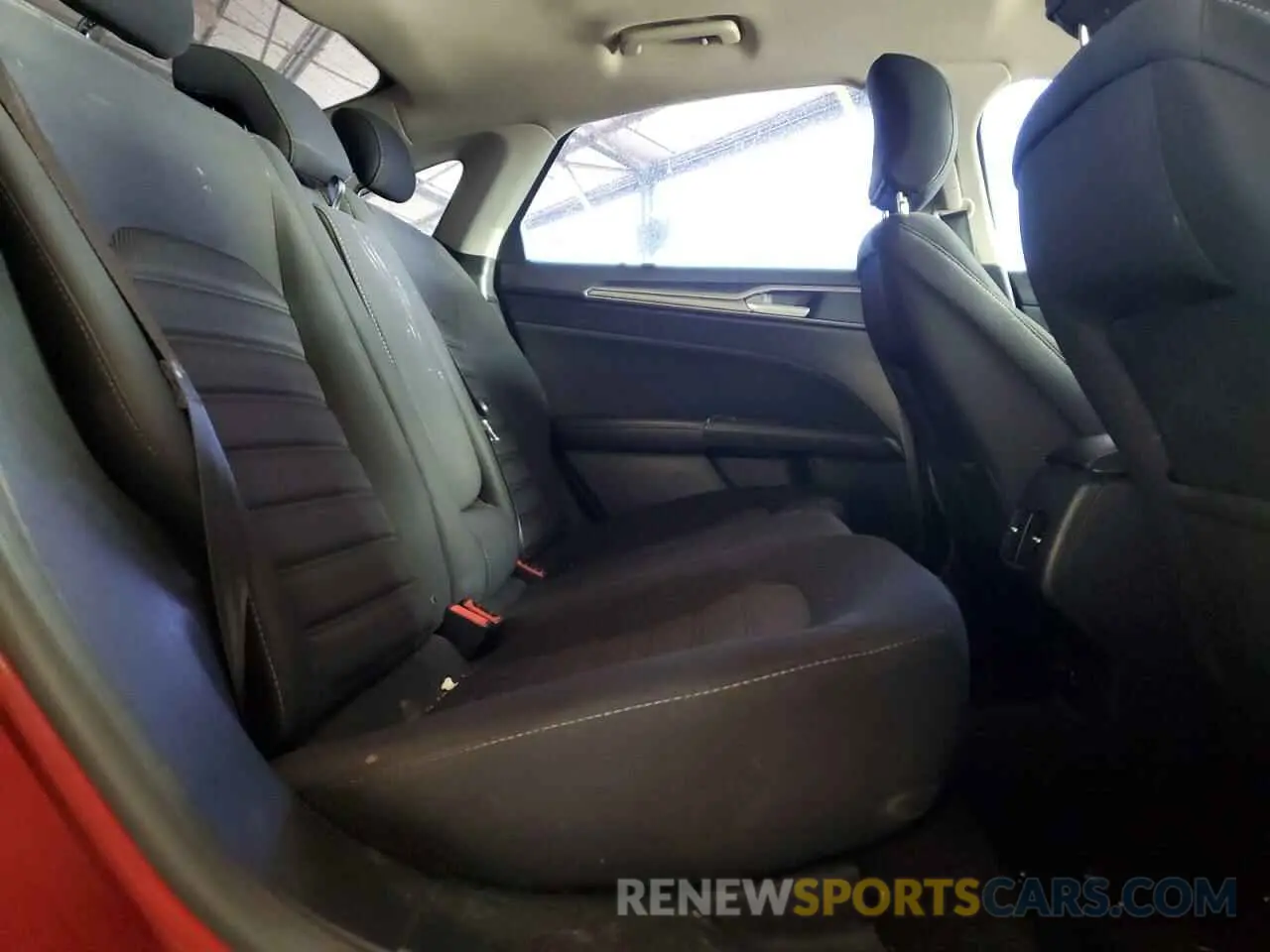 10 Photograph of a damaged car 3FA6P0HD1KR232810 FORD FUSION 2019