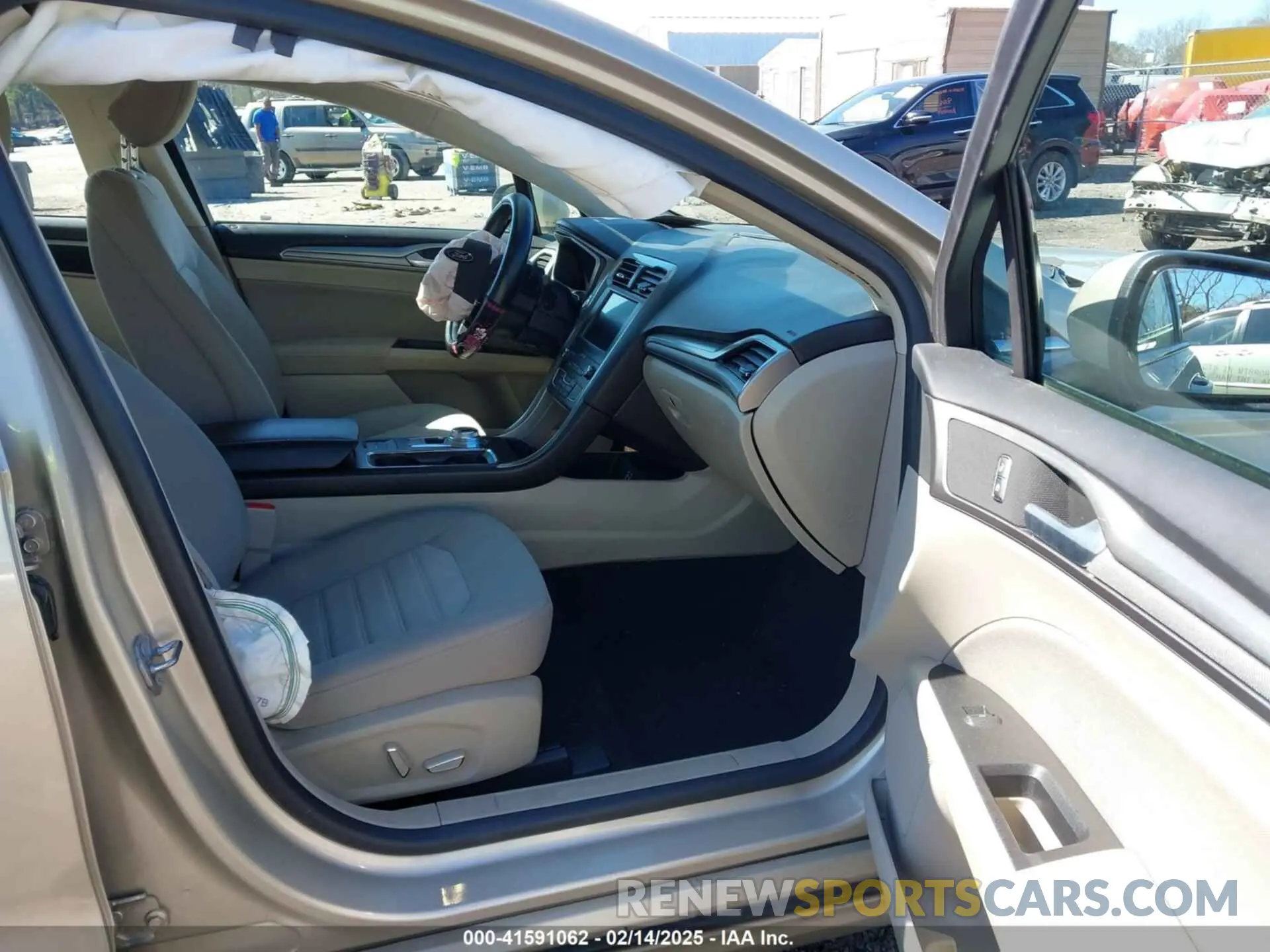 5 Photograph of a damaged car 3FA6P0HD1KR267041 FORD FUSION 2019