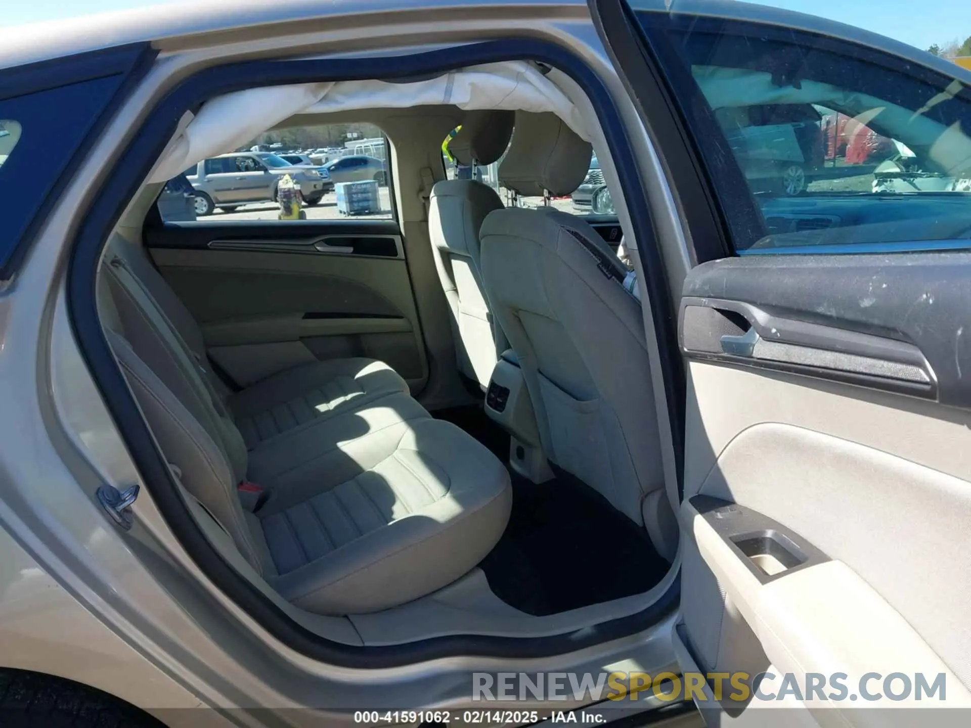 8 Photograph of a damaged car 3FA6P0HD1KR267041 FORD FUSION 2019